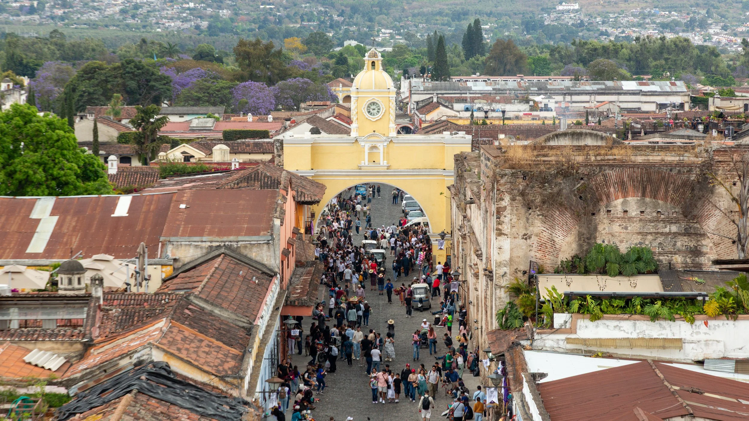  Looking back at Santa Catalina Arch and the surrounding ruins 