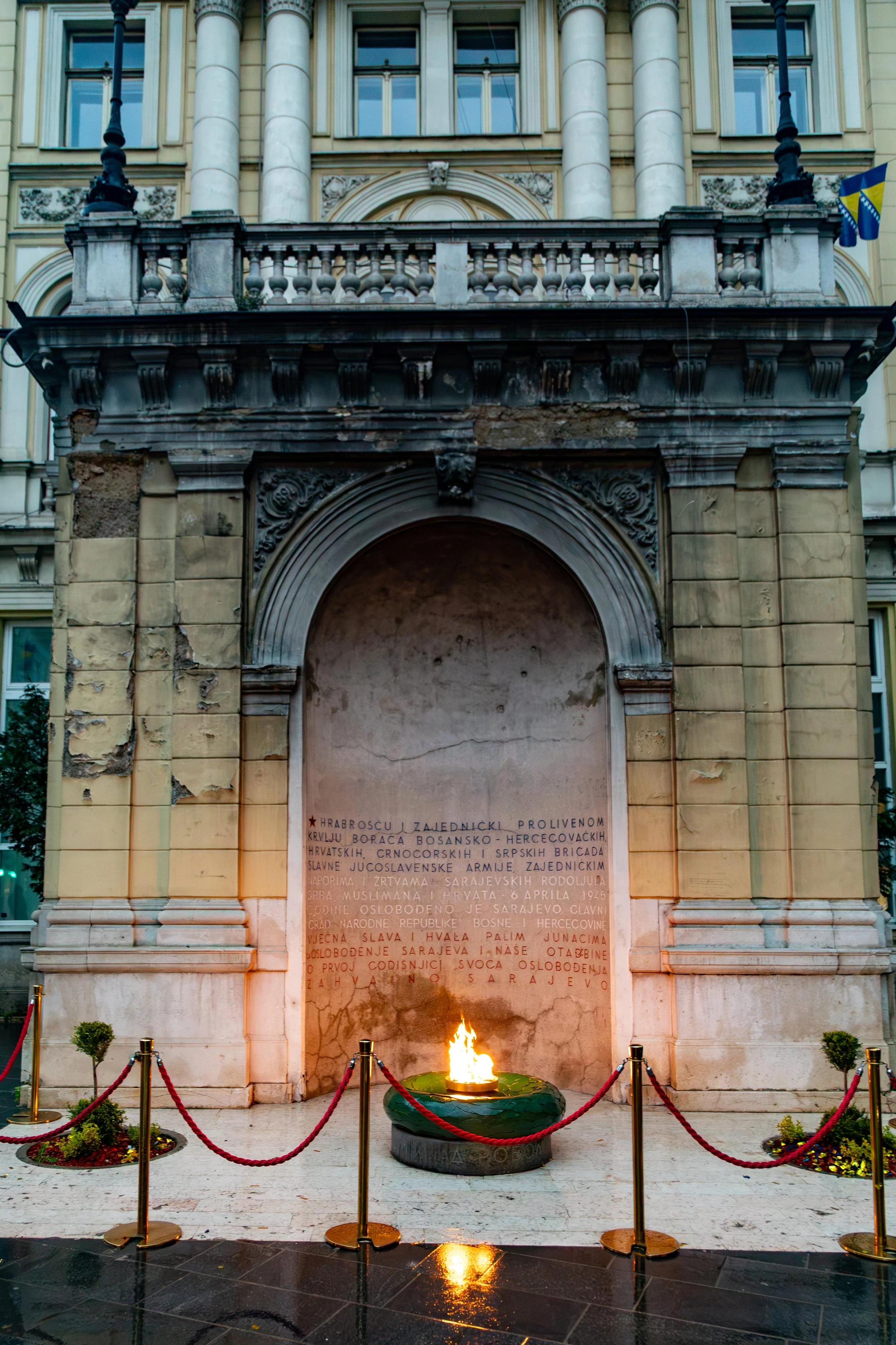  Eternal Flame (1946) monument, dedicated to the victims of World War II 