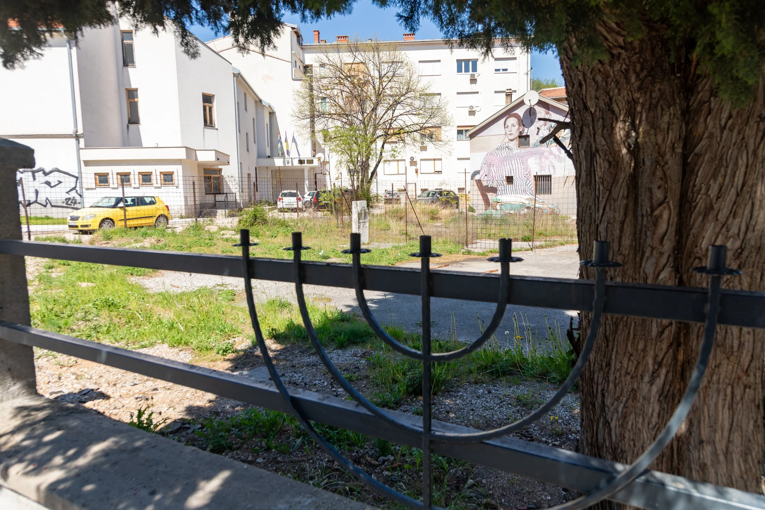  Site of a Jewish synagogue that once stood, before being damaged in World War II and later burned during the 90s wars 