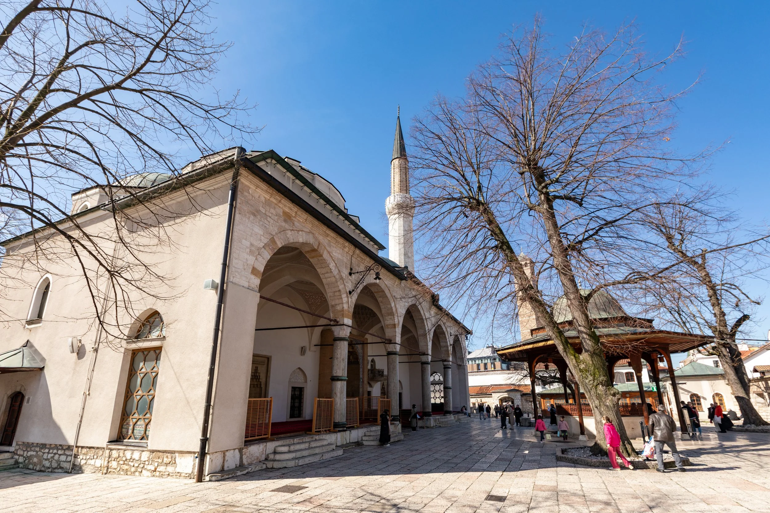 A view of the mosque and its minaret from its courtyard 