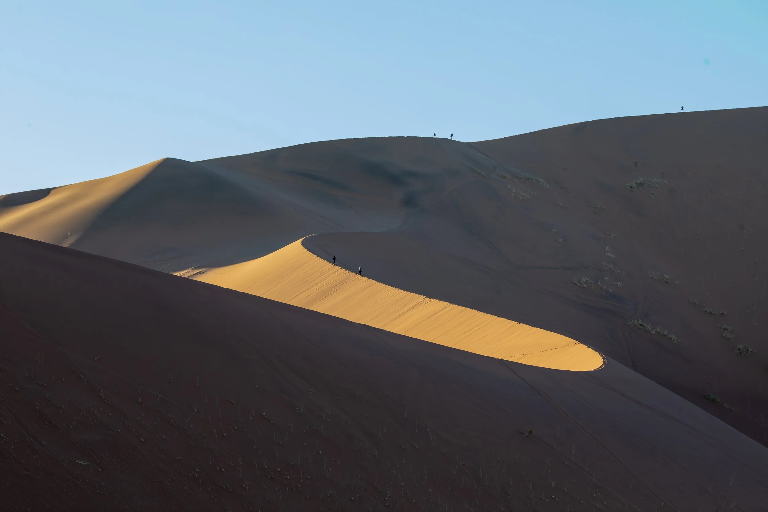  Early morning hikers made their way up Big Daddy Sand Dune, which peaks at approximately 325m (1066’) high 
