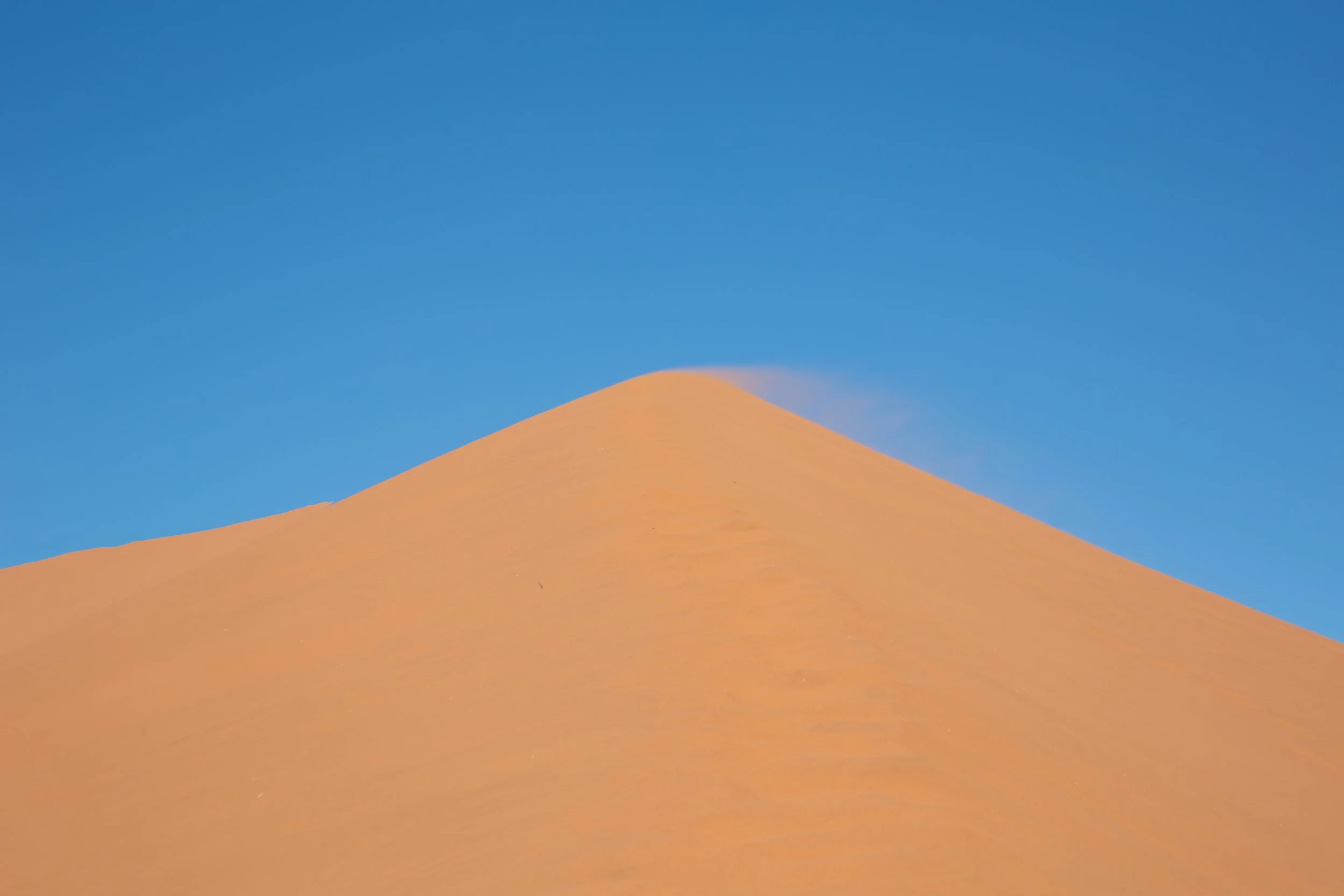  Looking at the top of one of the dunes, you can see how the winds push the dunes north at a speed of up to 9m per year 
