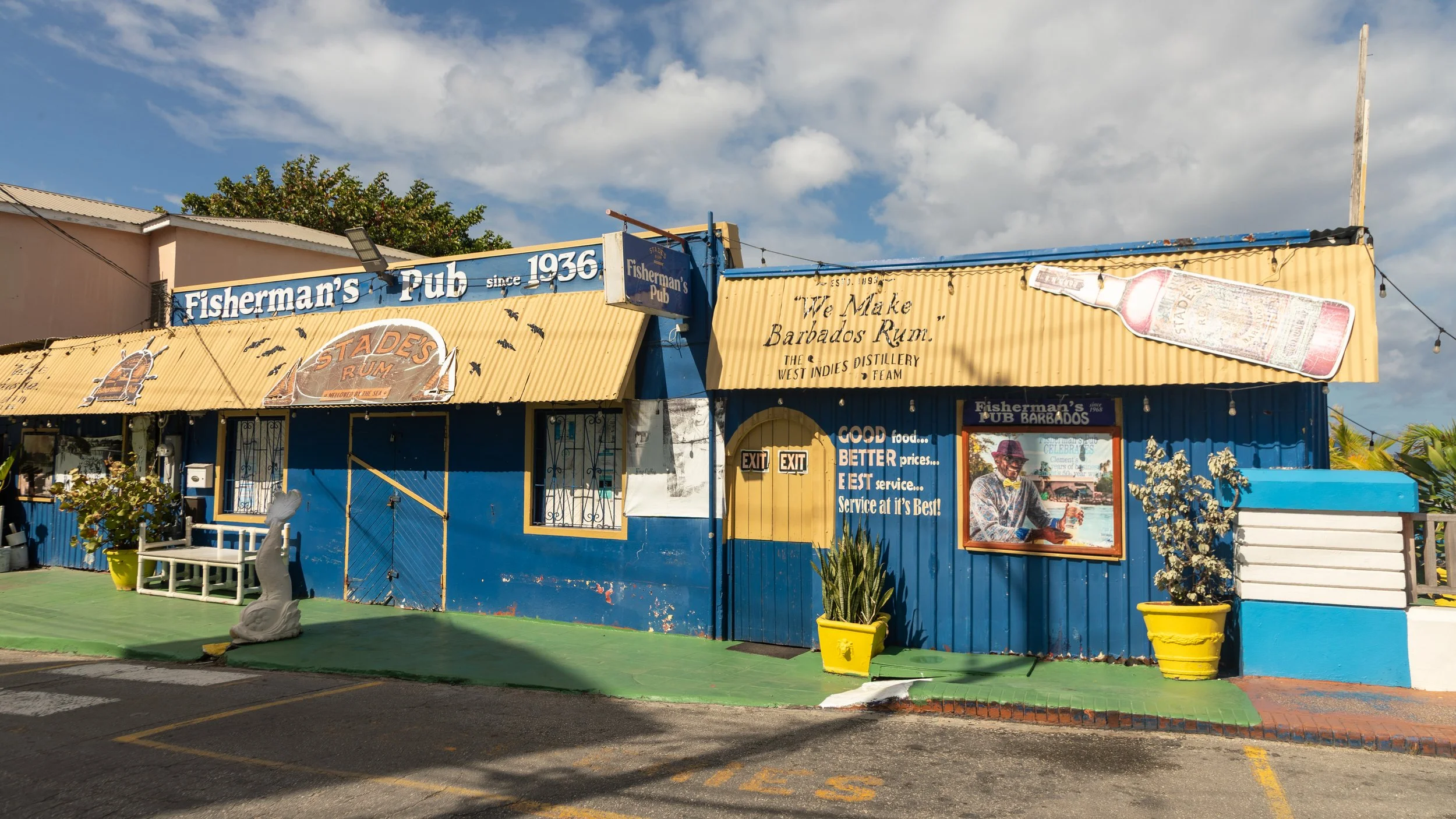  Fisherman's Pub waterfront bar 