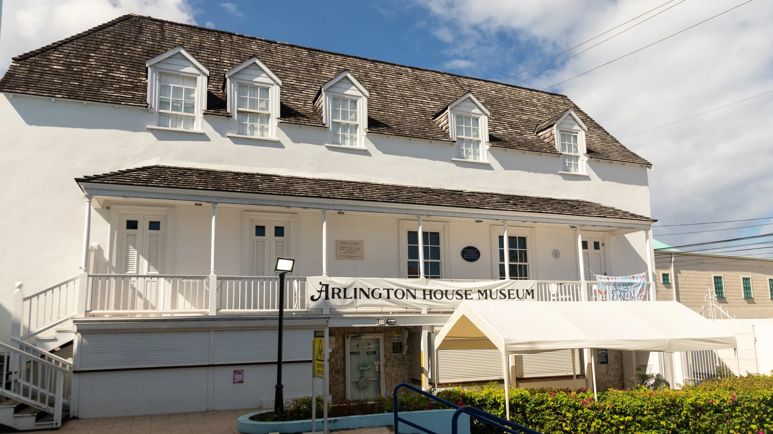  Arlington House Museum, a restored 18th-century historic building 