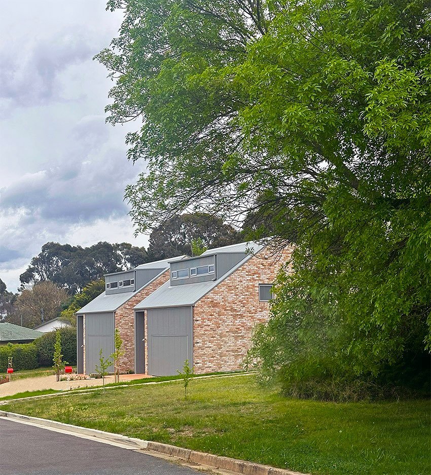 Mawson Dual Occupancy 🏠🏠 

Architect &amp; Interior Design: @de.rome.architects 
Builder: @simmo.arthur 

#architecture #canberra #mawson #colorbond #brick