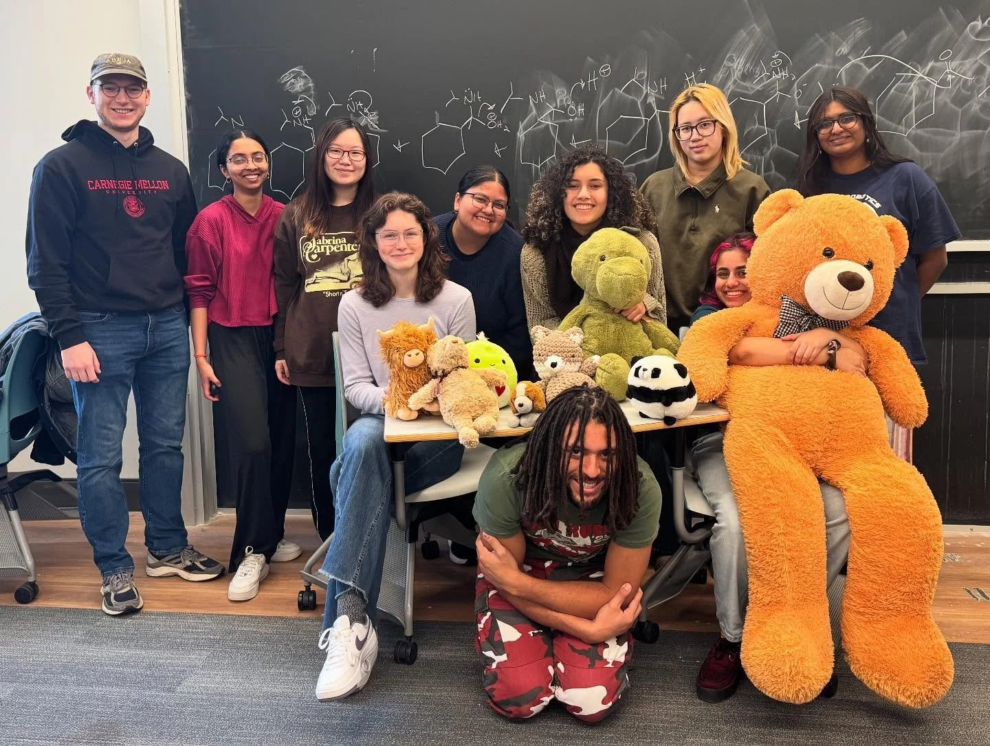 10% singing, 90% chaotic group chats (/hj) ✅ #semesterover