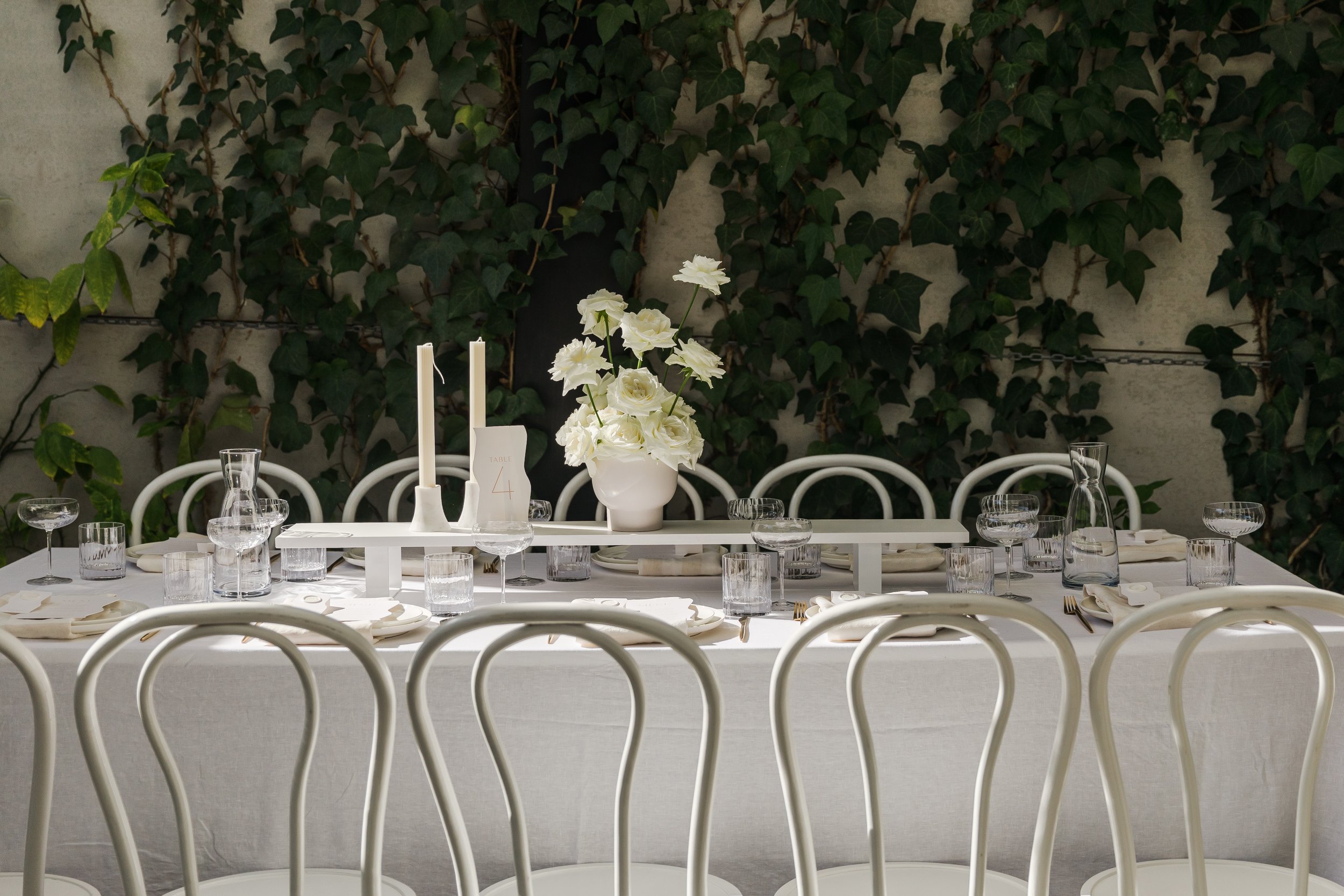 White tablecloths with white&amp;sand napkins