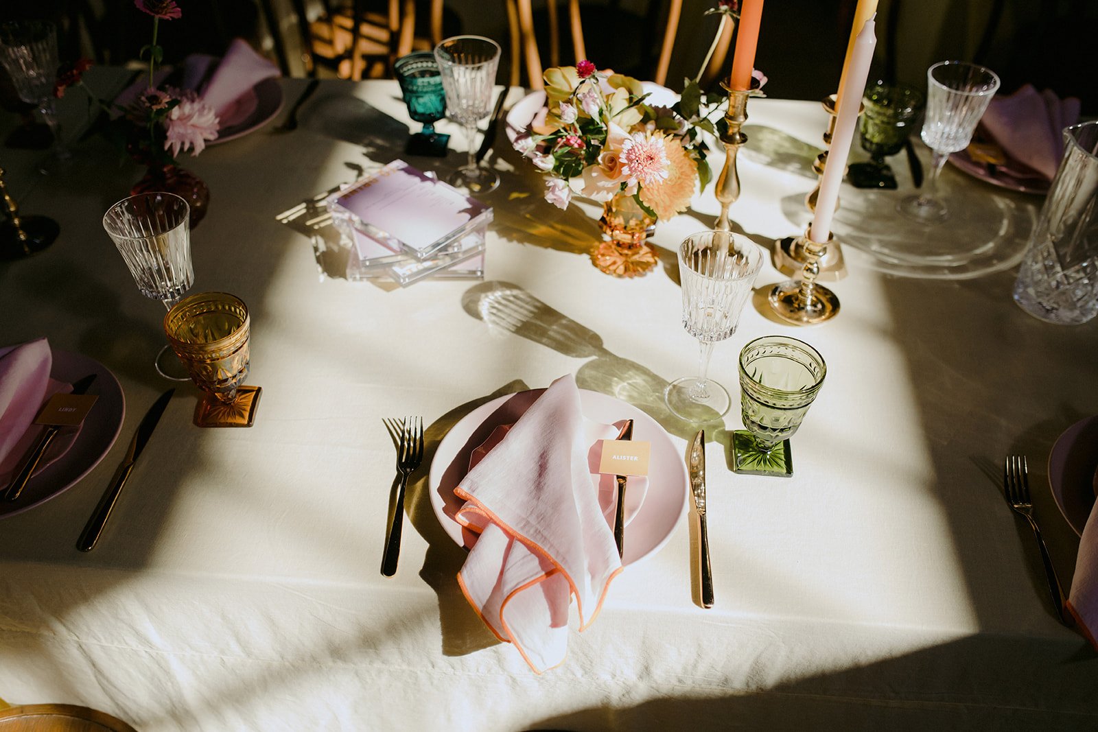 Daffodil Tablecloths with Contrast Hem Napkins