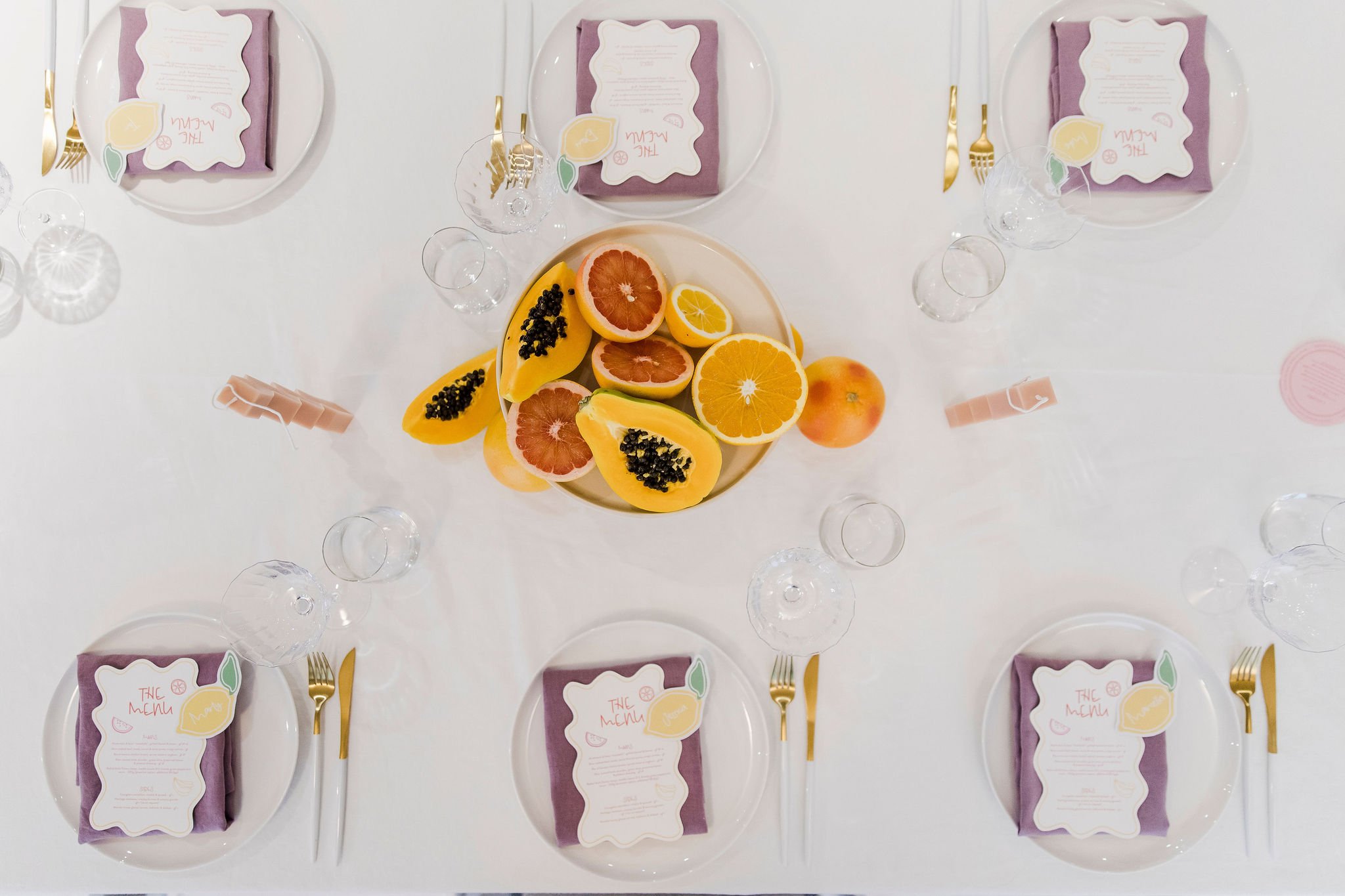 White Tablecloth wit Dirty Lilac Napkins