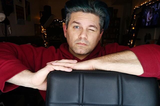 insomnia attack?
Just. Go. To. Bed. You could meditate, take some melatonin, 
orrrrrrrrr... have a photoshoot 📸 😉