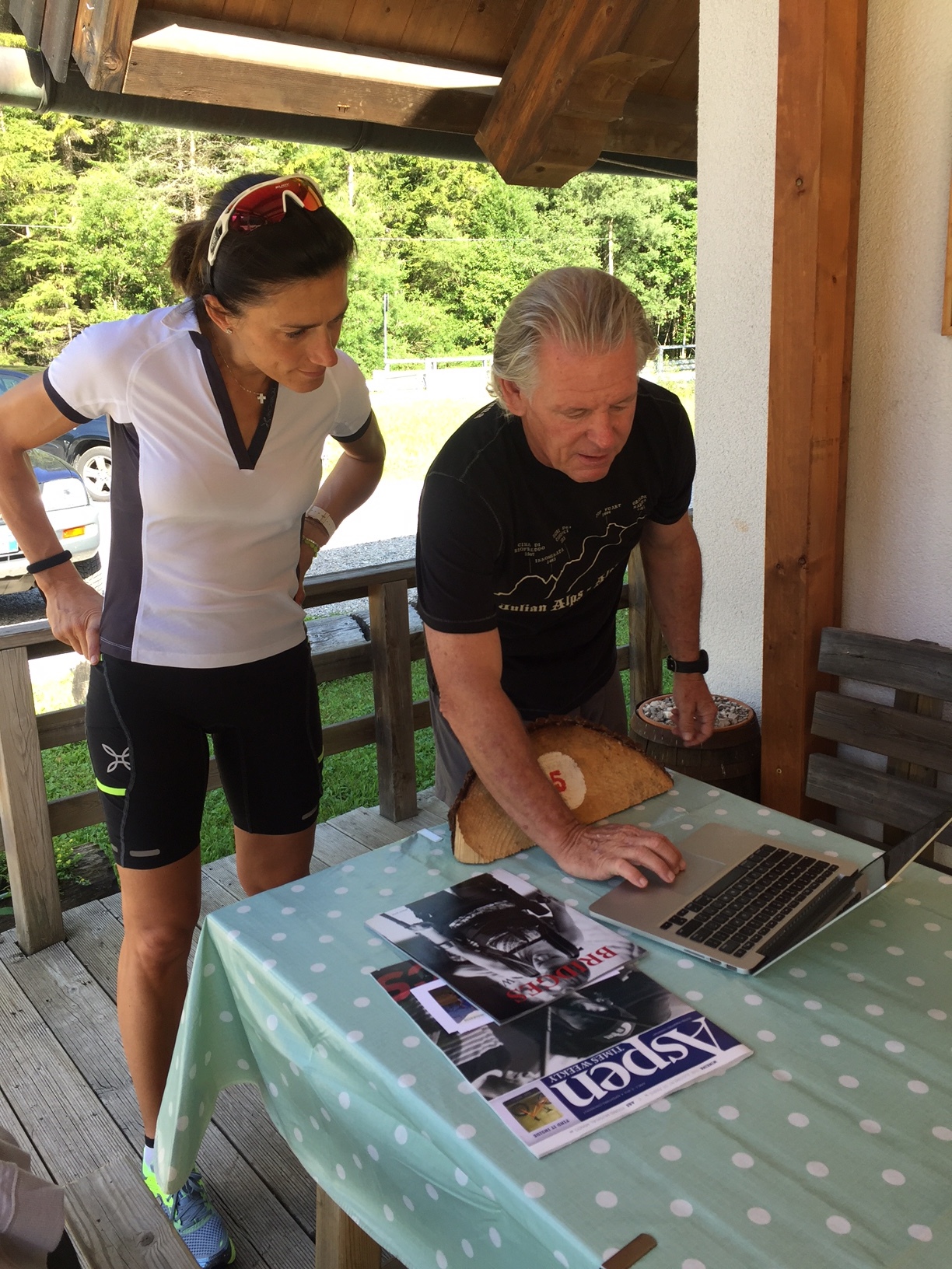 Kelly introduces Olympic Gold Medalist Gabriella Paruzzi to the race2walk2016,com concept and website 