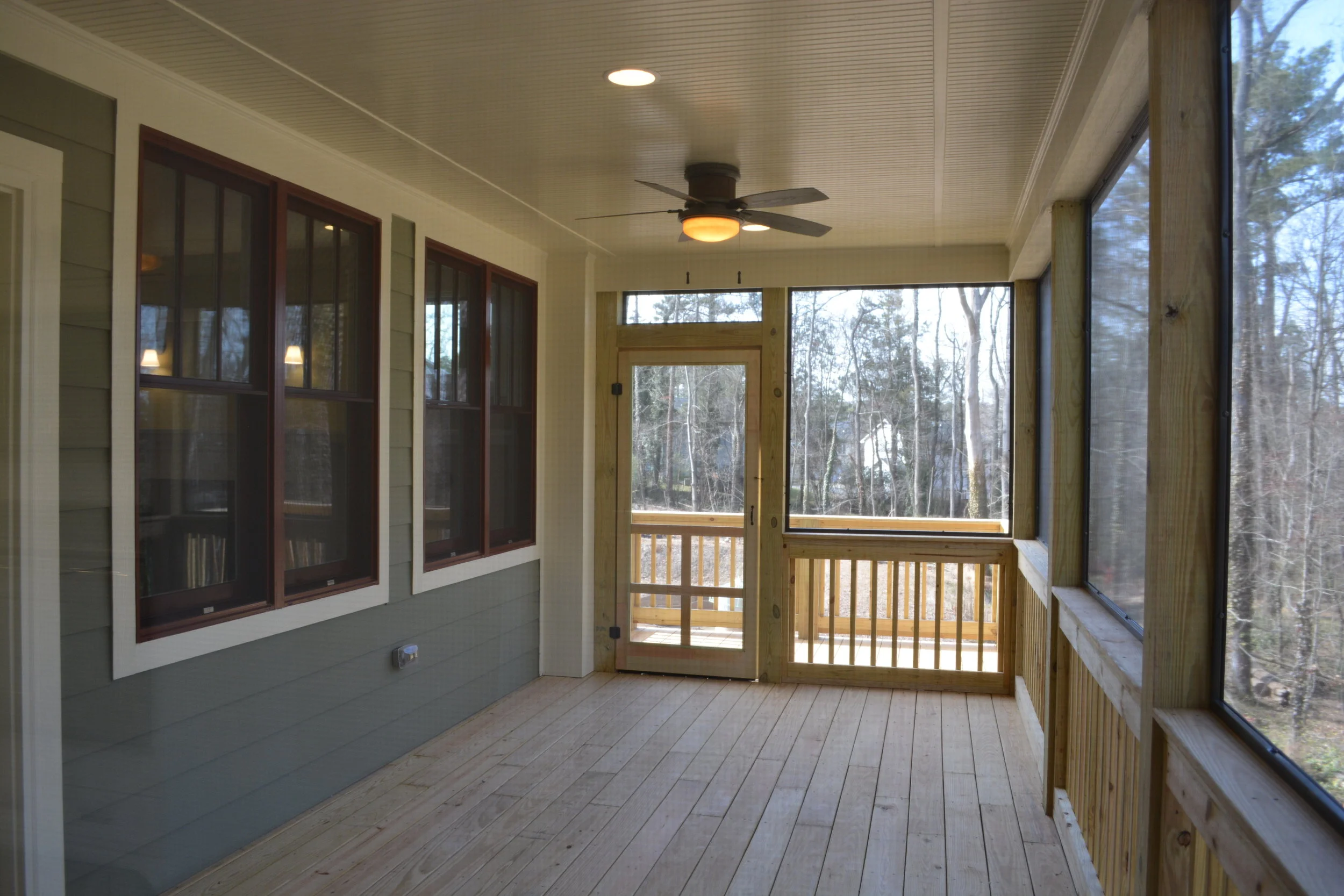 Screened Porch.JPG