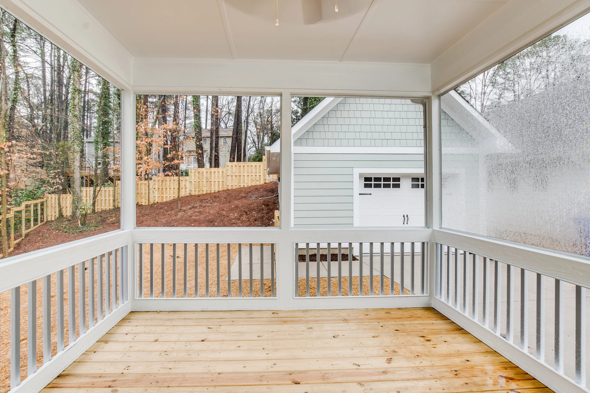 20 Screened Porch.jpg
