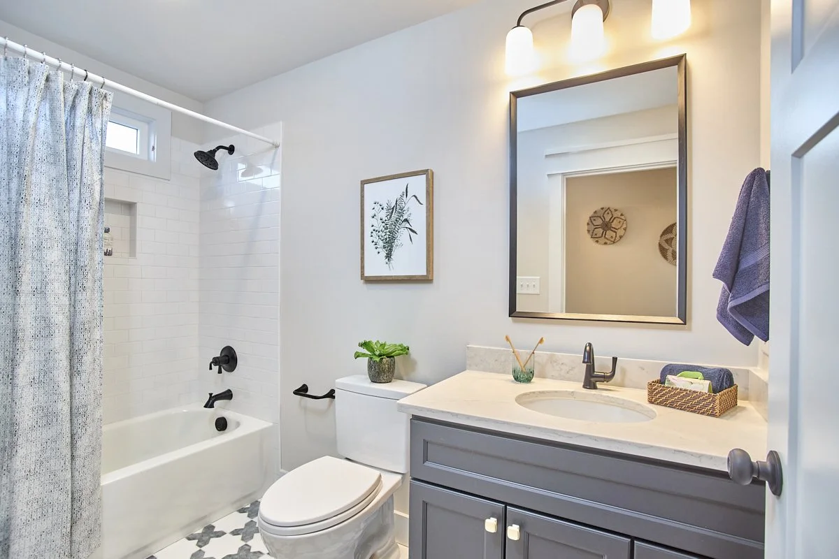 Franklin II Second Bath On Trend Tile Finishes