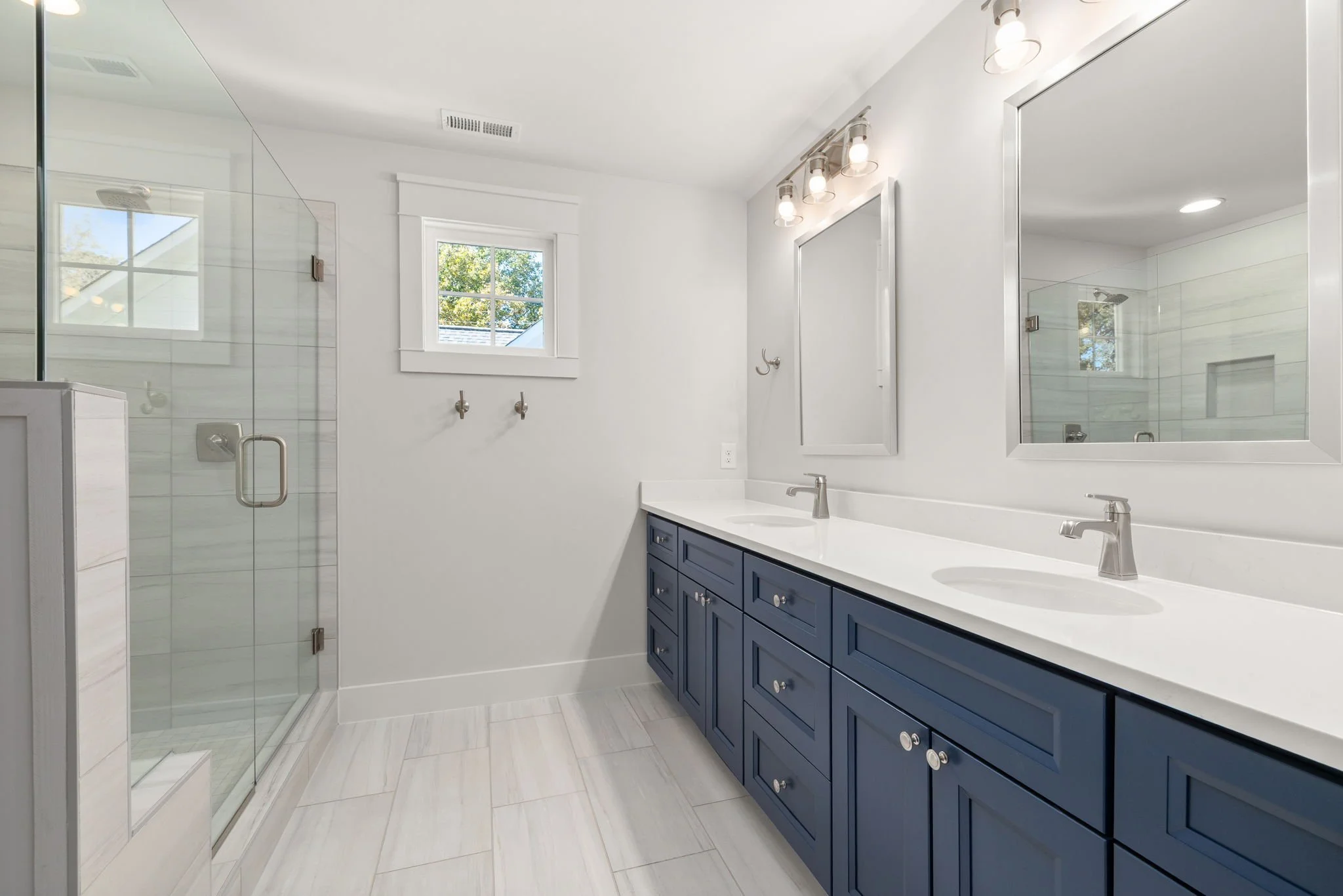 Stratford II Primary Bath Bianco Aspen Quartz
