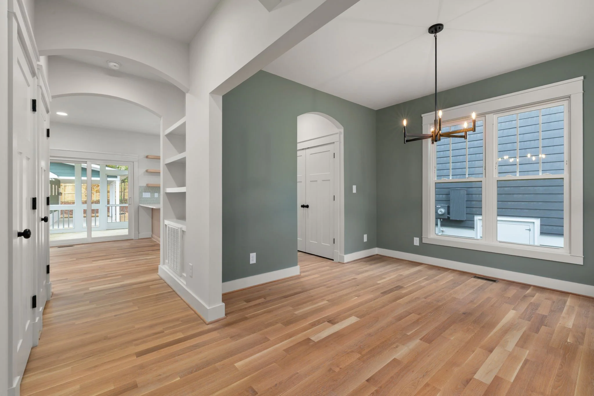 Thompson I Dining Arches Built Ins