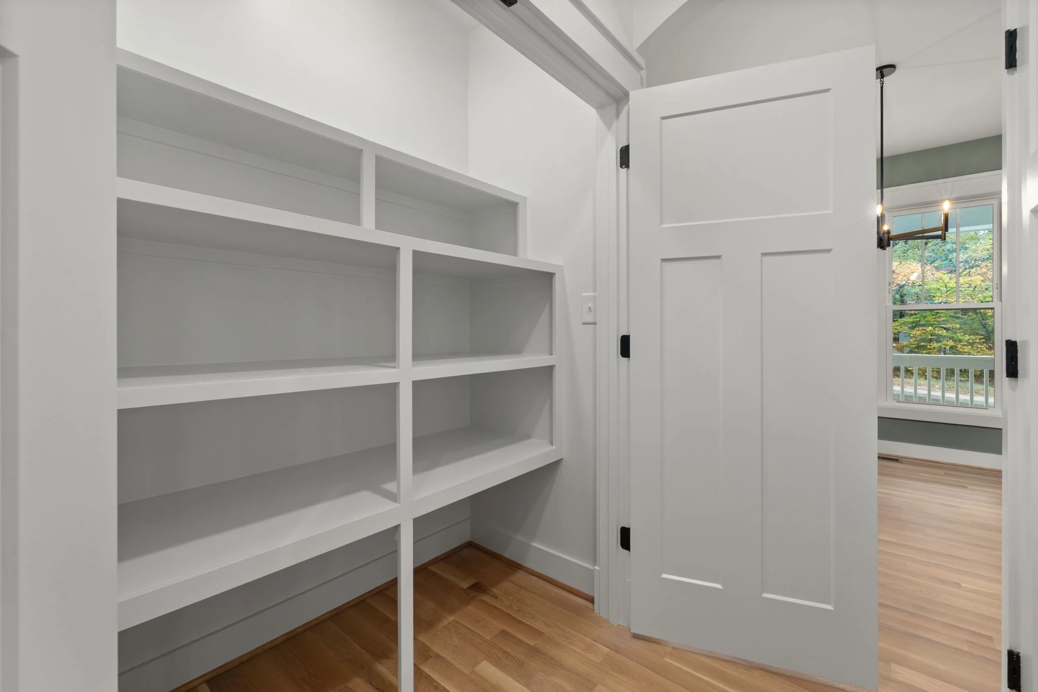 Thompson I Large Pantry