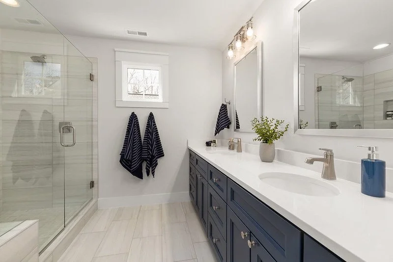 18 Primary Bath Bianco Aspen Quartz.jpg