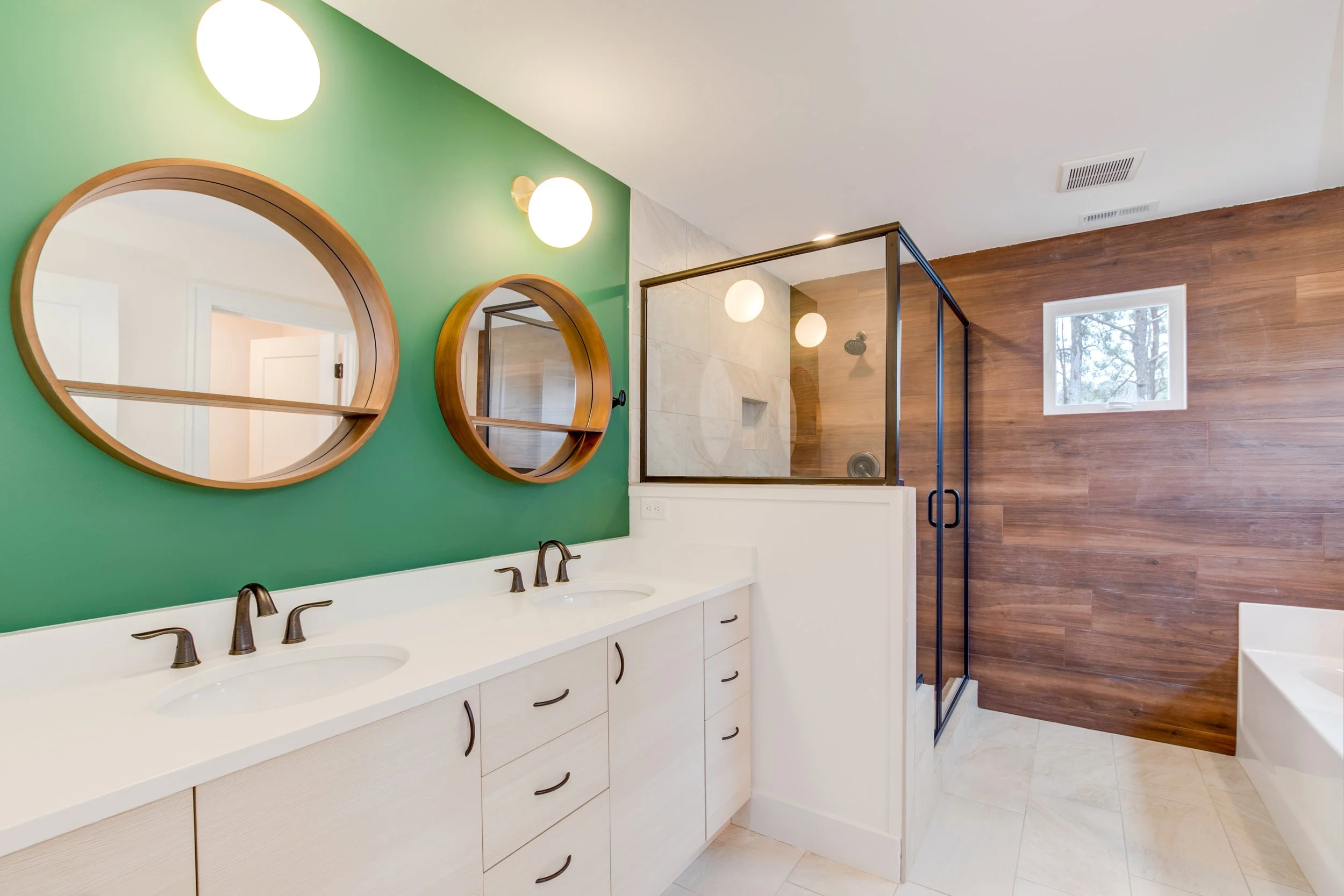 grayson-i-mid-century-primary-bath-designer-tile-accent-wall-lights.jpg