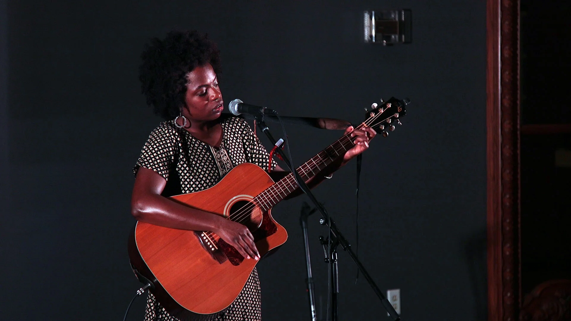 Sunny War performing in Evansville, Indiana
