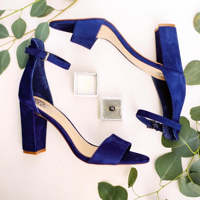 Details like this, make my heart sing!! Gorgeous wedding ring, and velvet Navy shoes!  Yes please!  @mirandalynn_