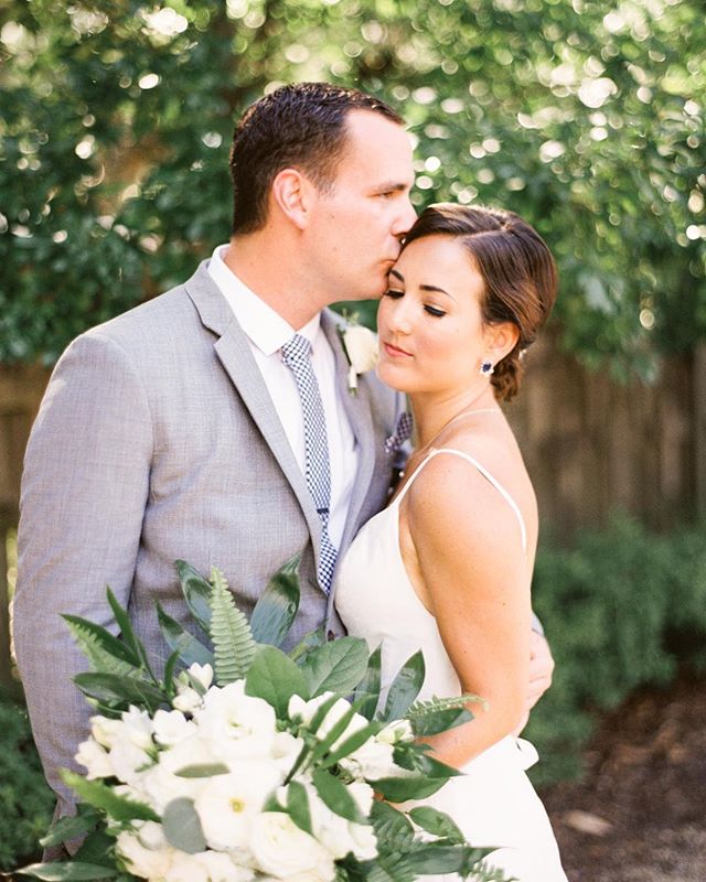 &lsquo;The two noblest of things, which are sweetness &amp; light.&rsquo; ~ Jonathan Swift
@kellynburrell @seancb11 // Florals: @floralsbythesea // HMUA: @destinmobilemakeupbox // Venue: @destinbayhouse