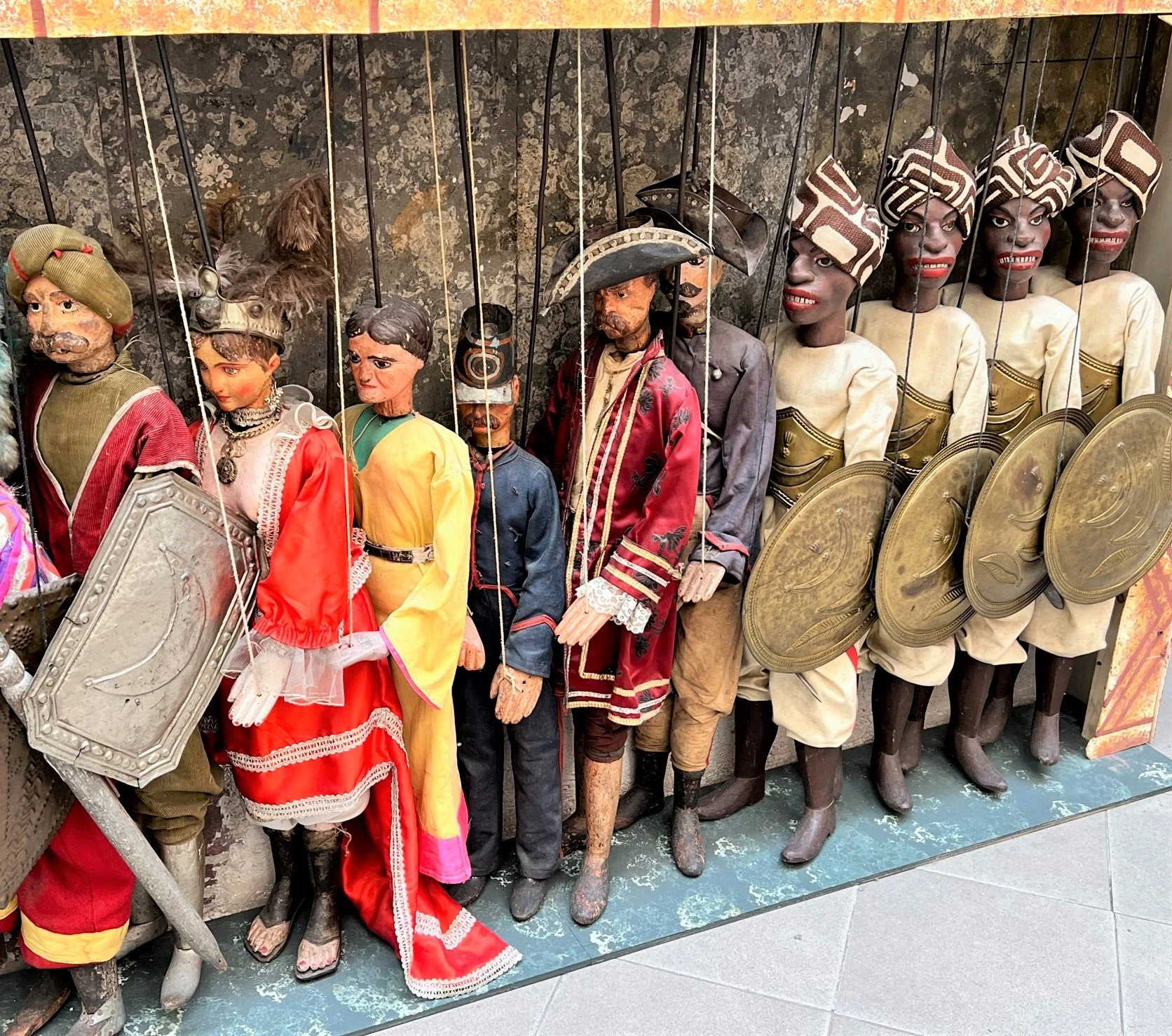 Microfiction, micro-fiction, microfiction, travel, traveling, flashfiction, short story, holiday, vacation, trip, journey, sightseeing, story, storytelling, travelblog, travel blog, slow travel, tourism, tourist, food, foodie, art, assemblage art.