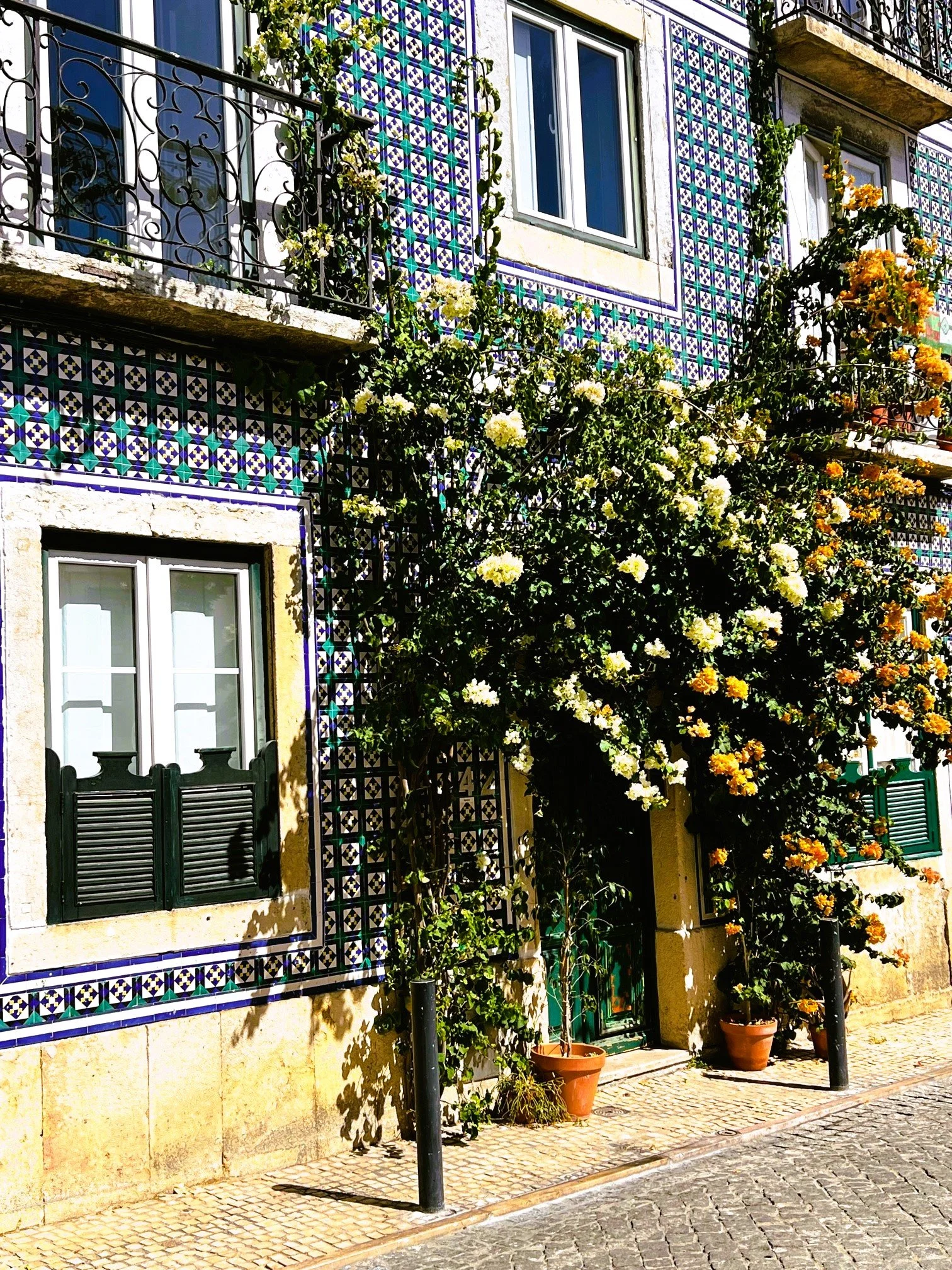 Microfiction, micro-fiction, travel, traveling, flash fiction, short story, holiday, vacation, journey, sightseeing, story, storytelling, travelblog, slow travel, tourism, tourist, food, foodie, art, assemblage art, artlover