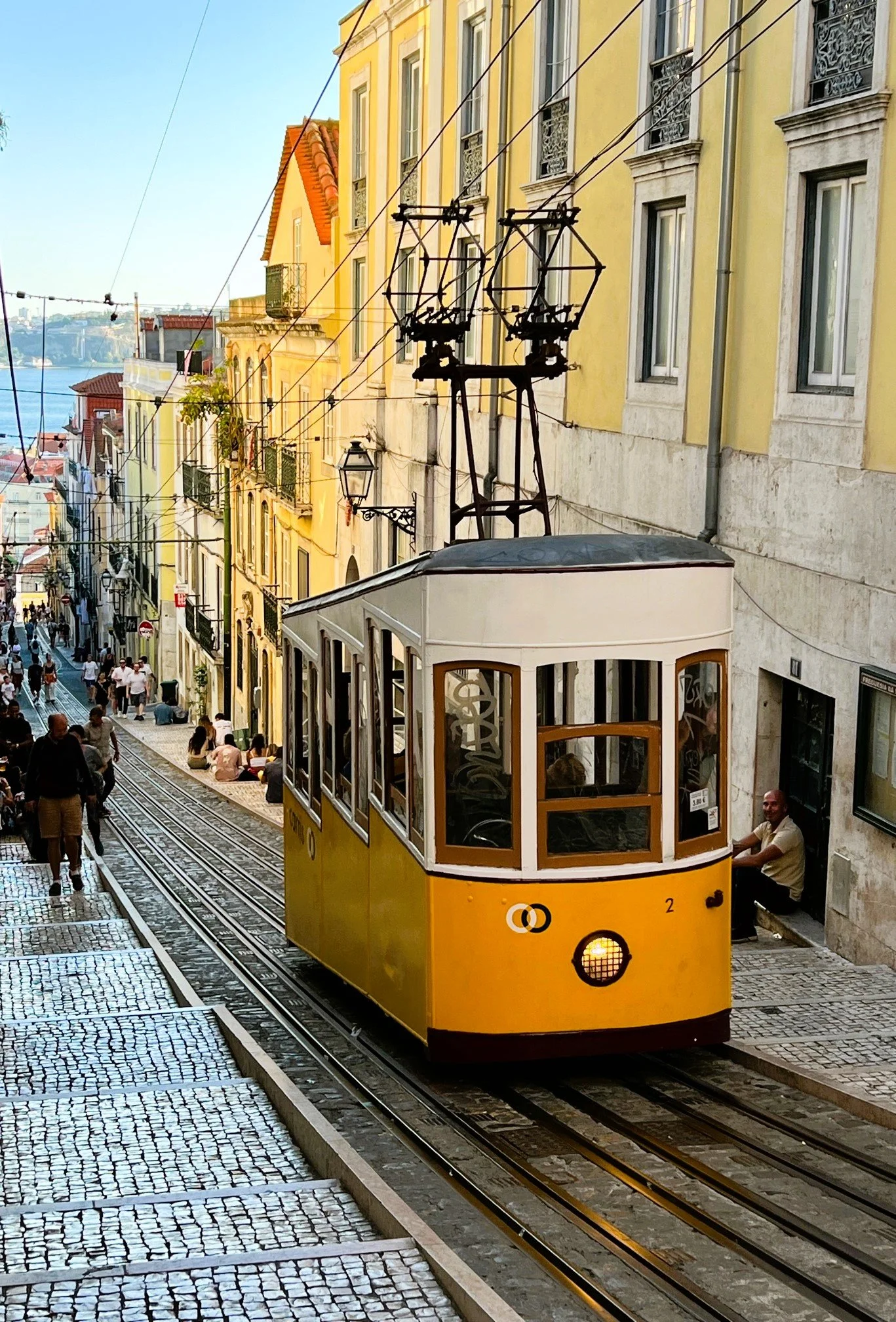 Microfiction, micro-fiction, travel, traveling, flash fiction, short story, holiday, vacation, journey, sightseeing, story, storytelling, travelblog, slow travel, tourism, tourist, food, foodie, art, assemblage art, artlover