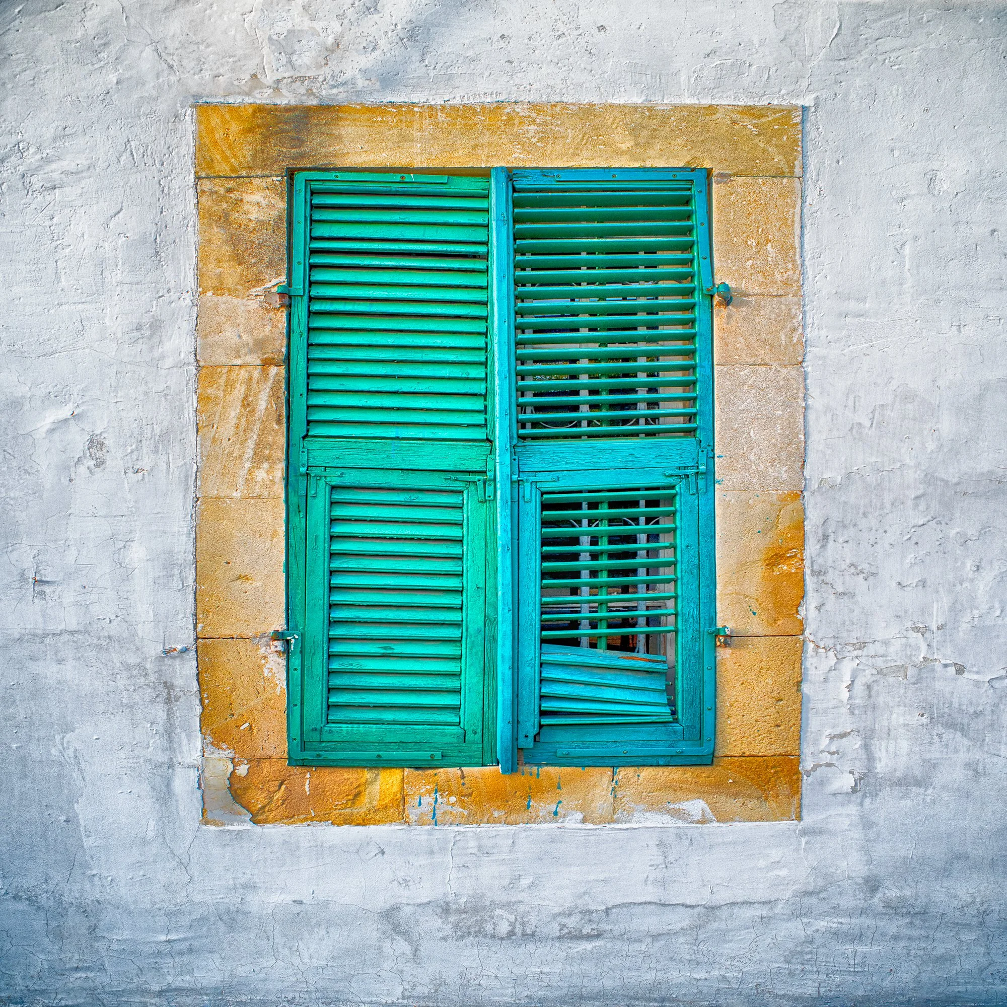 420_Lone_building_41_Window_Limassol_DSC1985_hdr7_©AndySotiriou2022.jpg
