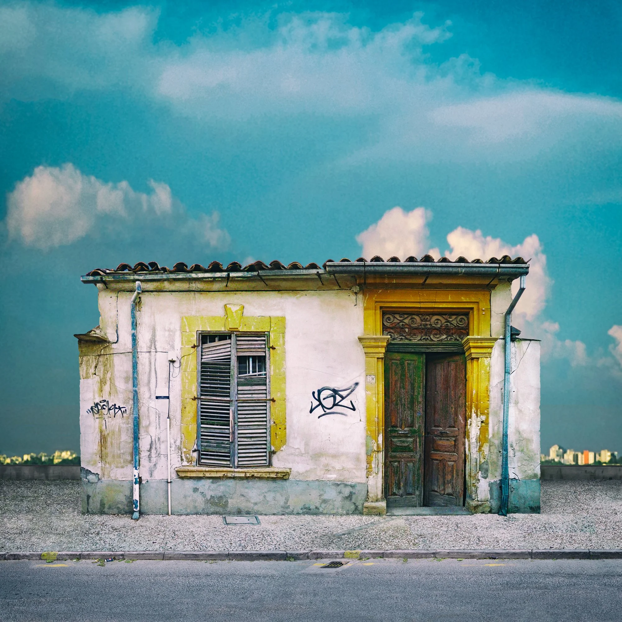 020_Lone_building_10_Nicosia_Chipre_0382v3_cc3_AndySotiriou2022.jpg