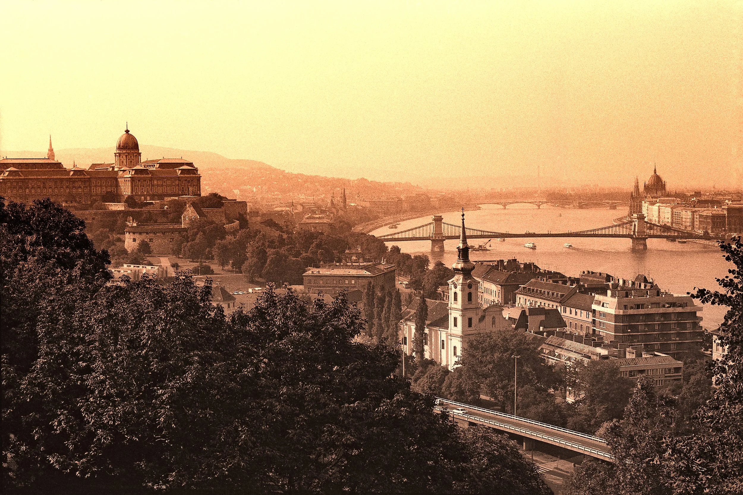 390_Roll51_Budapest_neg37_39x26_cer.jpg