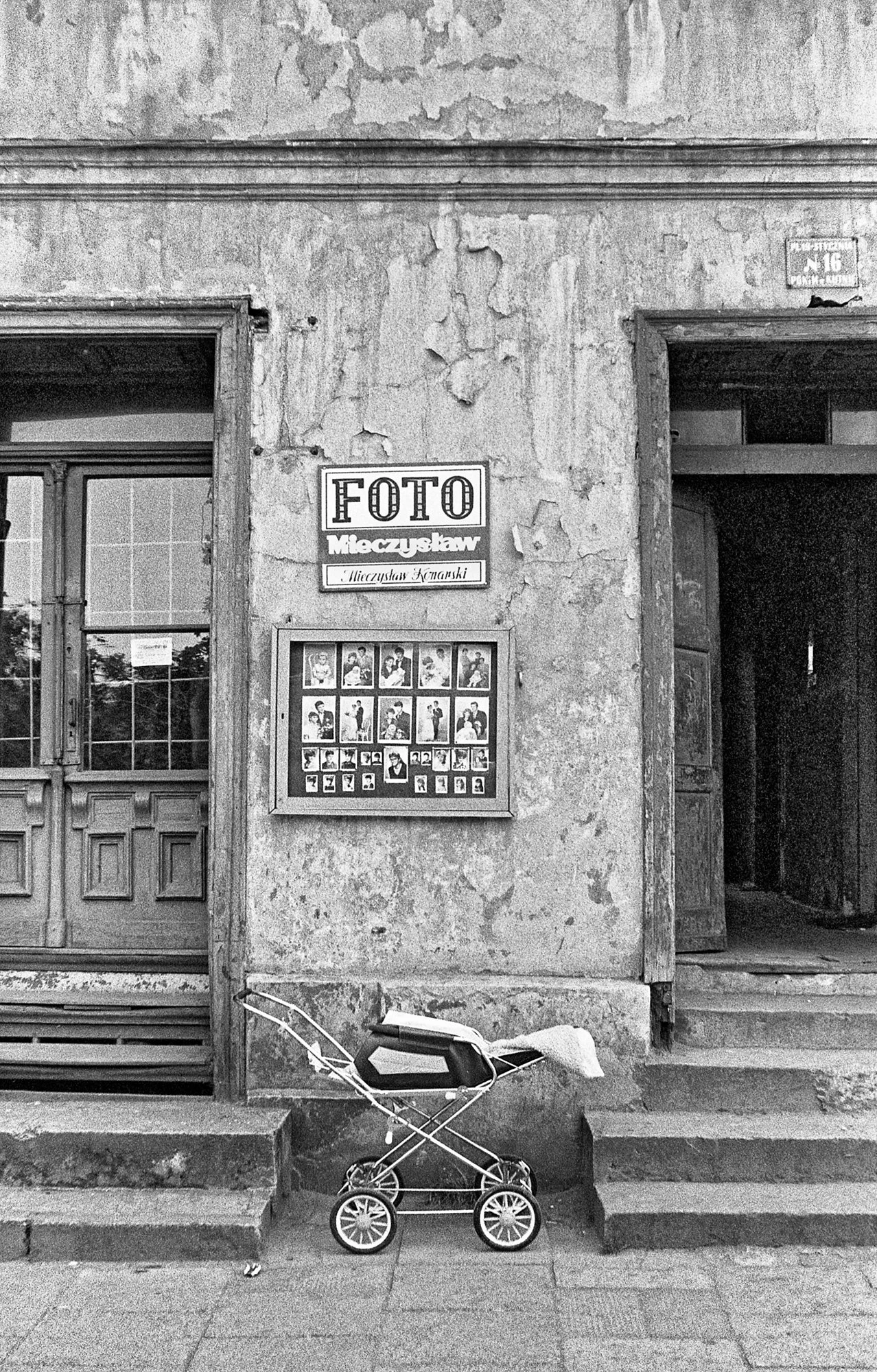 059_Roll72_Warsaw_neg19_se005_23x36.jpg