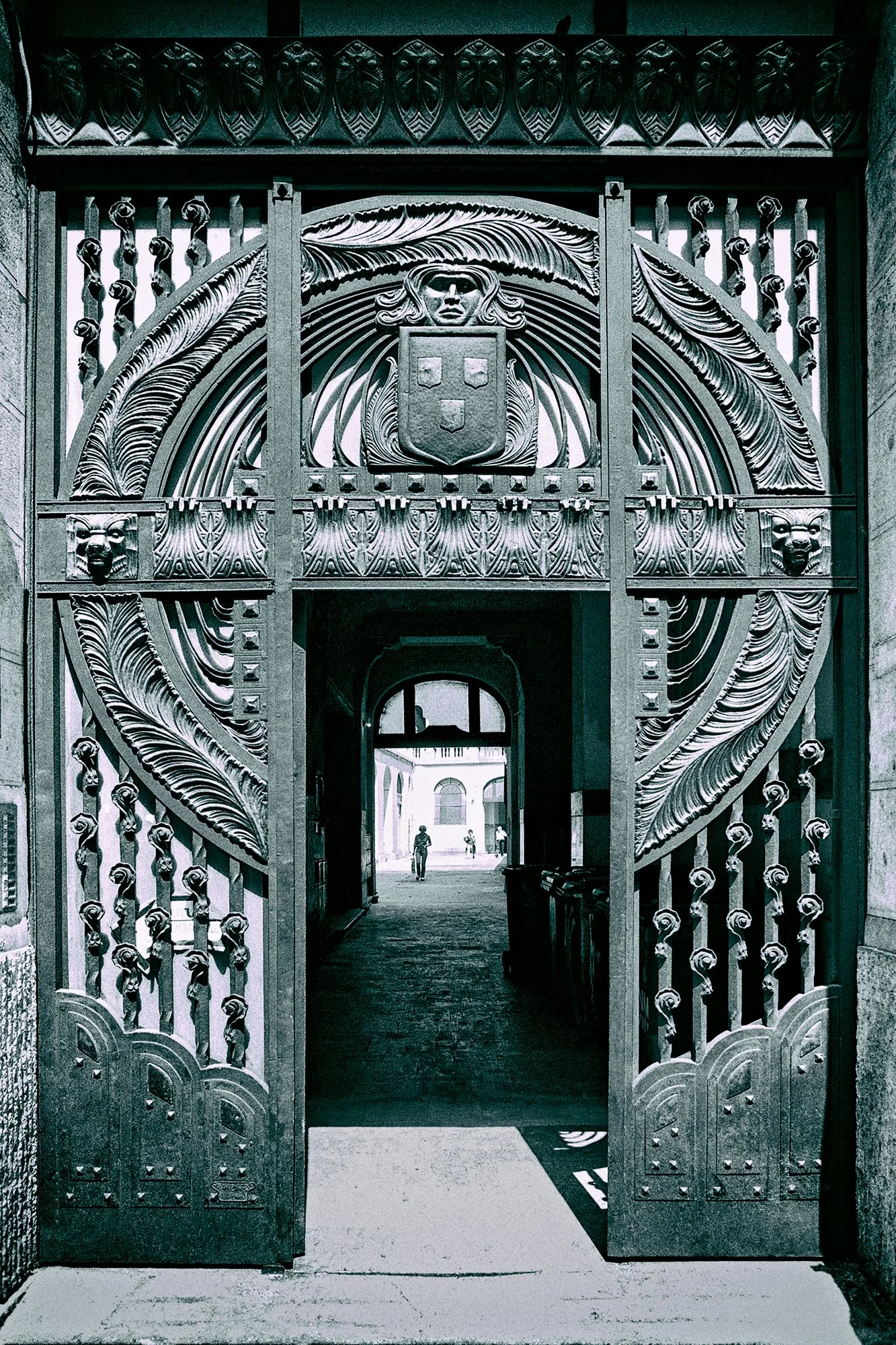 410_Roll43_Budapest_neg13_26x39_cc4_chosen.jpg