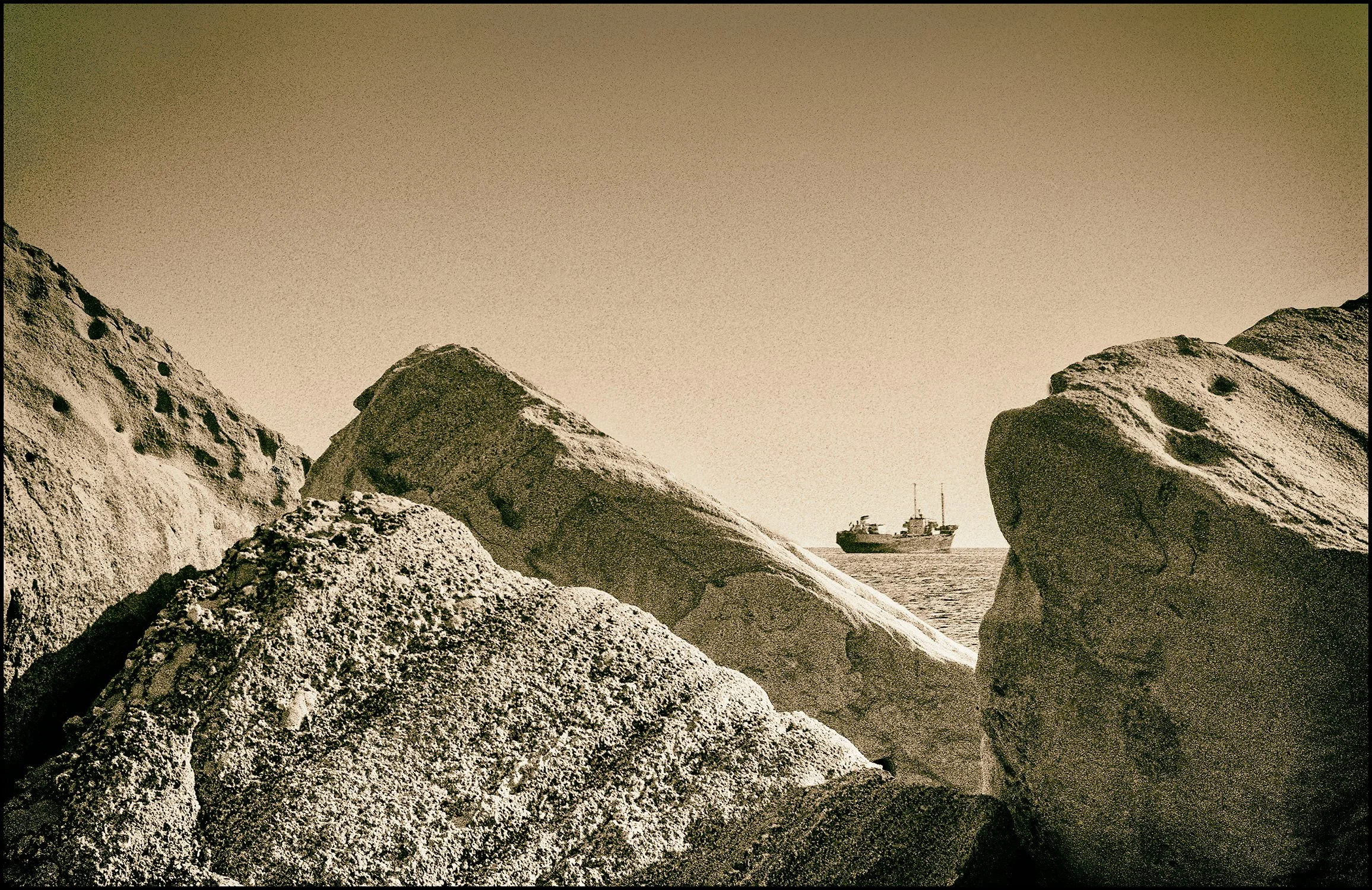 005_Breakwater-&-Ship_Limassol_CY_1992_se014_cc2_©AndySotiriou2025.jpg