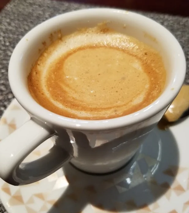 Cafe con leche (espresso with milk)