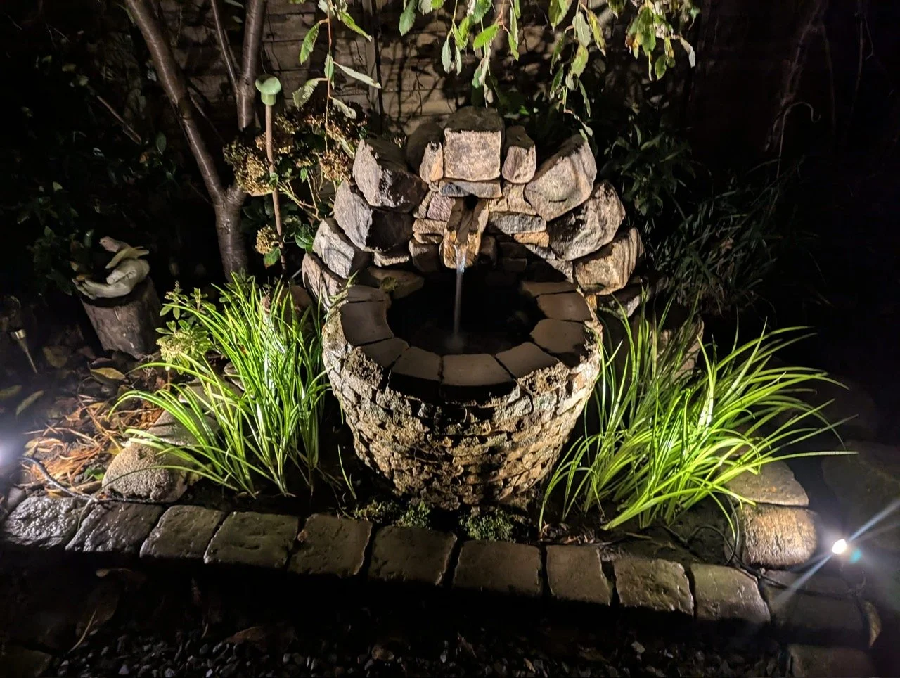 Paul Kendall Sculptures water feature at night.JPG