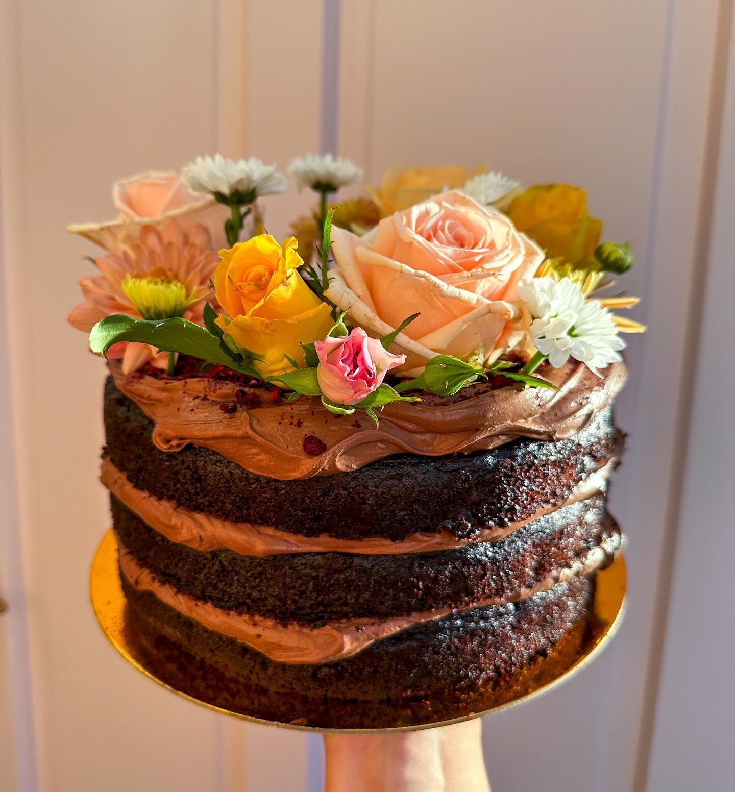 Just out here spreading more magic into this beautiful world ✨

Fully baked chocolate boysenberry cake, one of our best sellers. Rich, moist and hands down the best vegan, gluten free &amp; refined sugar free cakes you can get your hands on.

💓💓