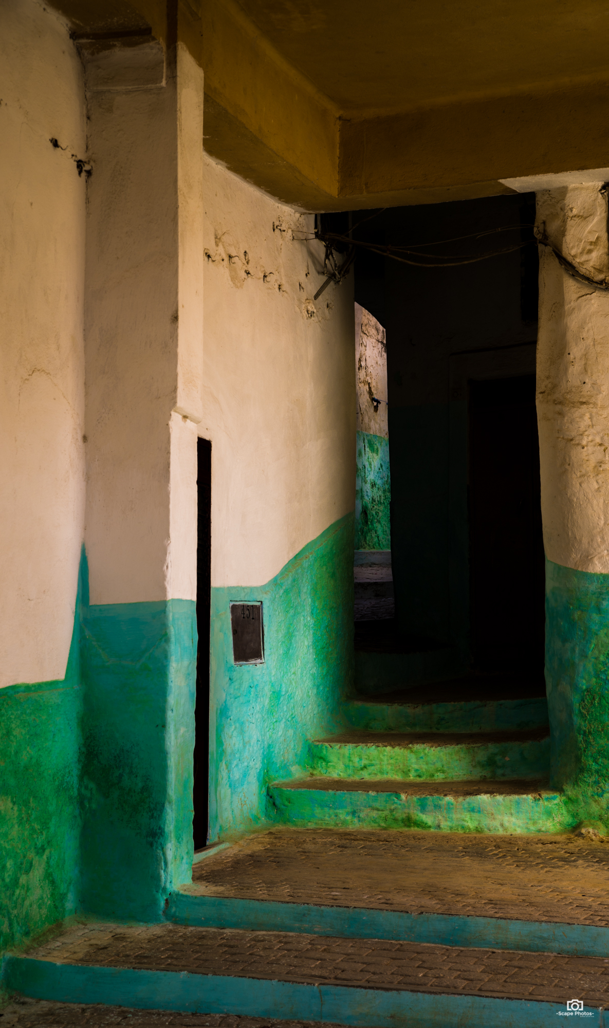 De groen en wit gekleurde muren van Moulay idriss.