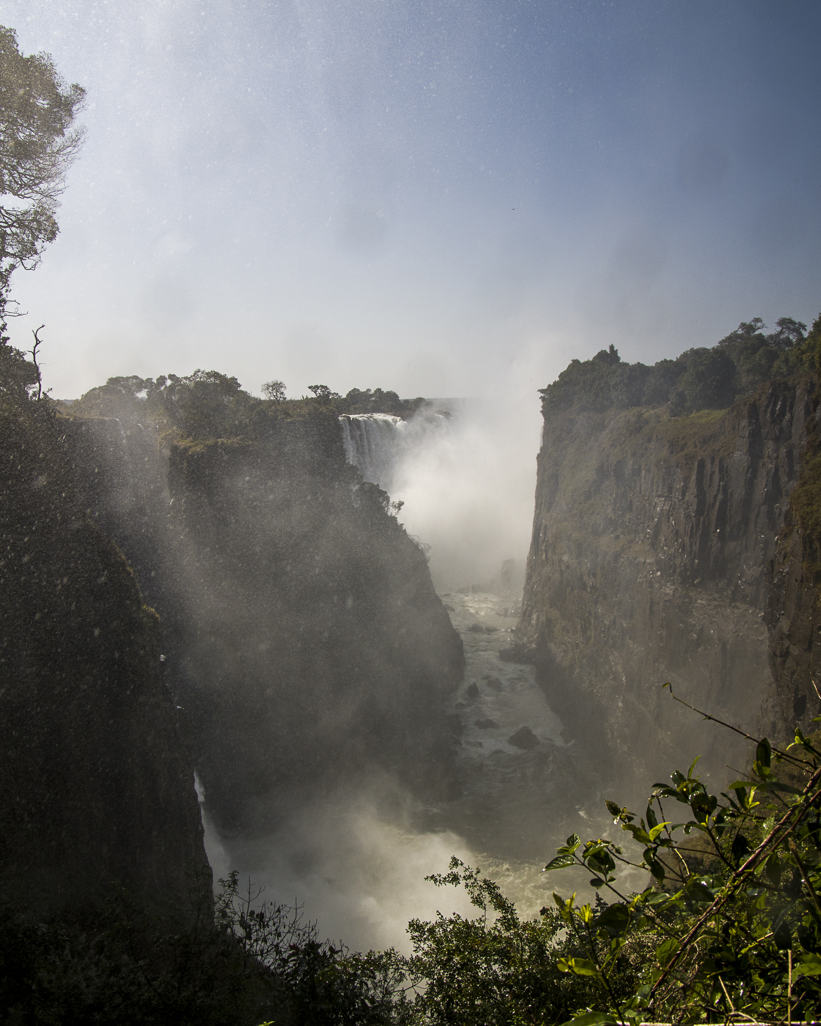 Victoria Falls. Zimbabwe rechts, Zambia links. 