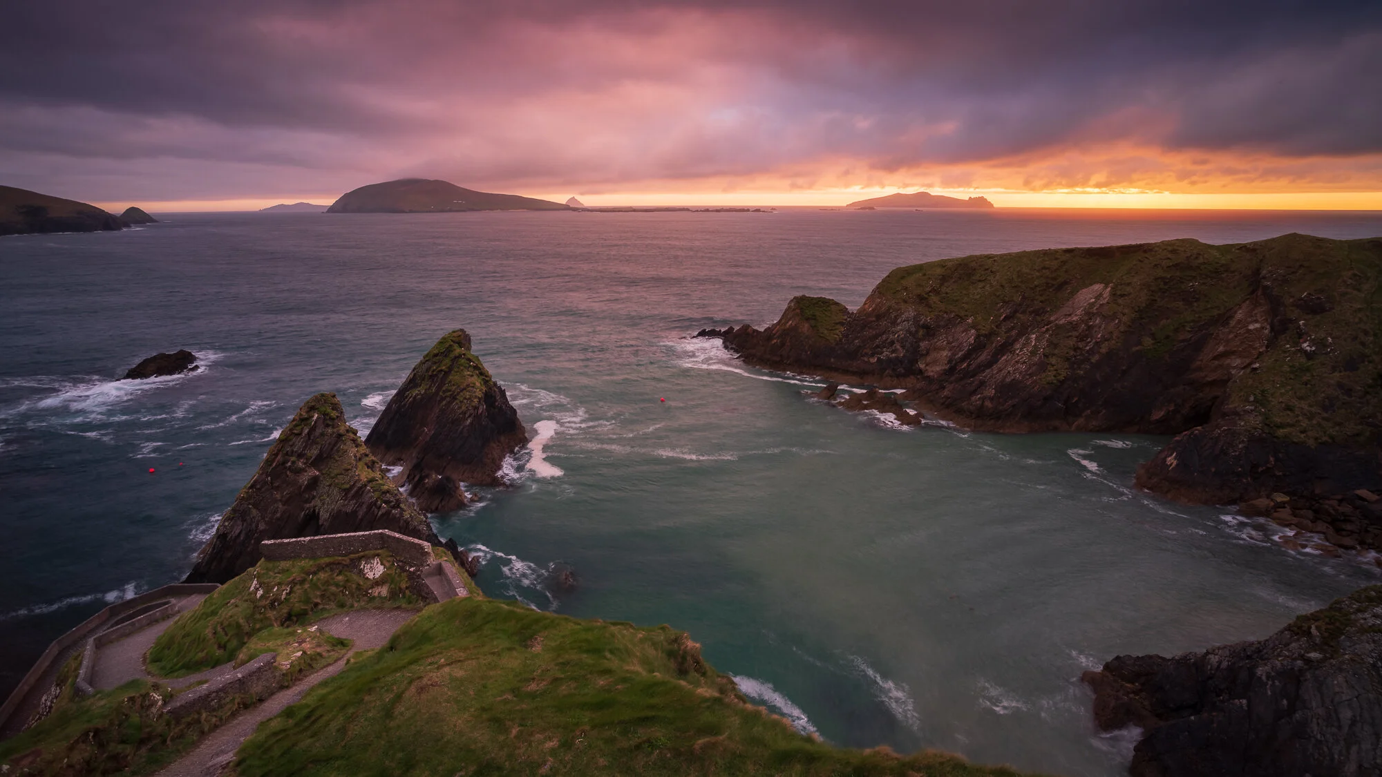 Zonsondergang in Dunquin op het schiereiland Dingle