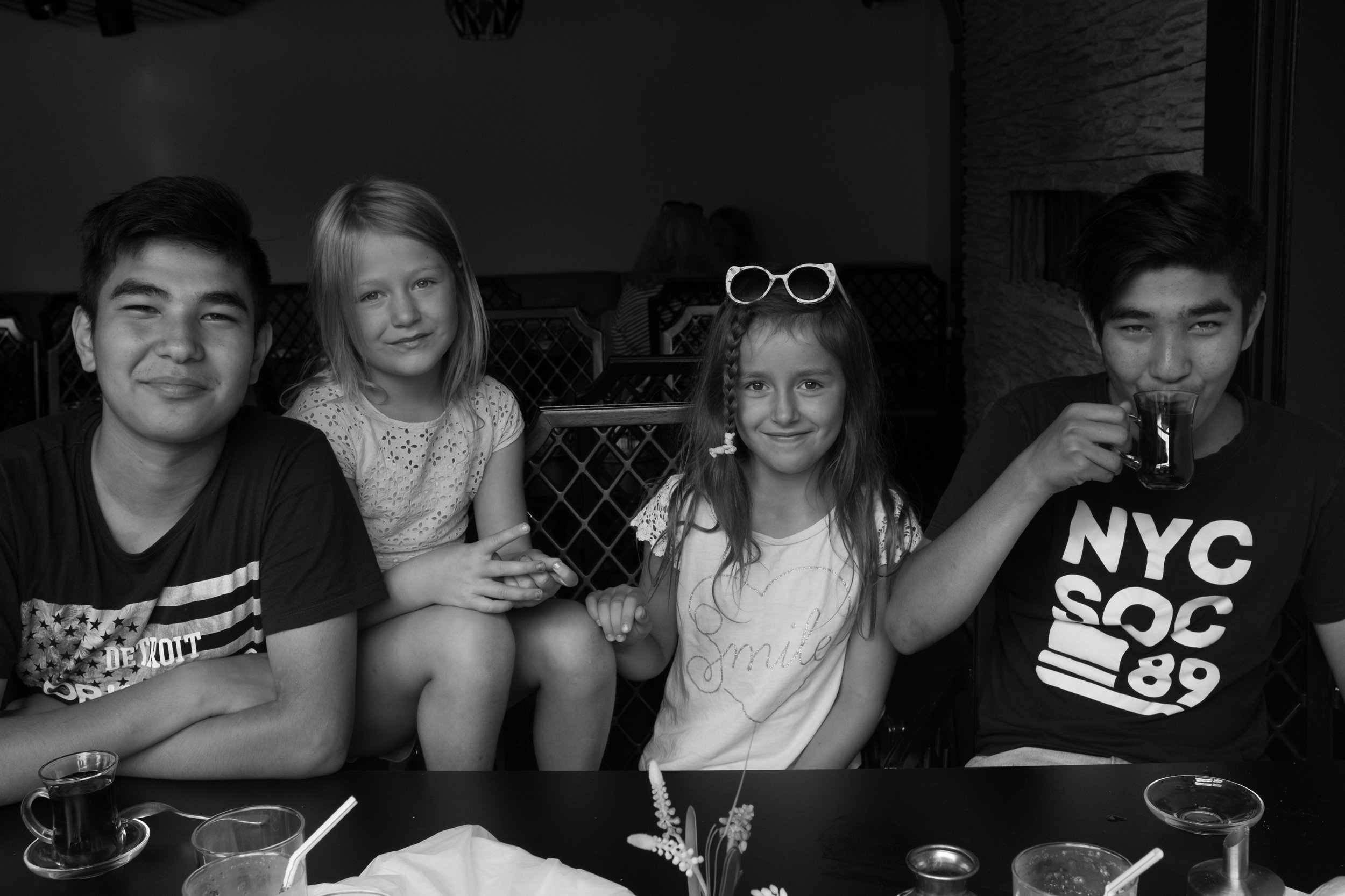 Hadi and Mahdi pose for a picture with Annika’s grandchildren while out for lunch at an Iranian restaurant in Lund. The young girls admire their new older ‘cousins’ and love spending time with them.