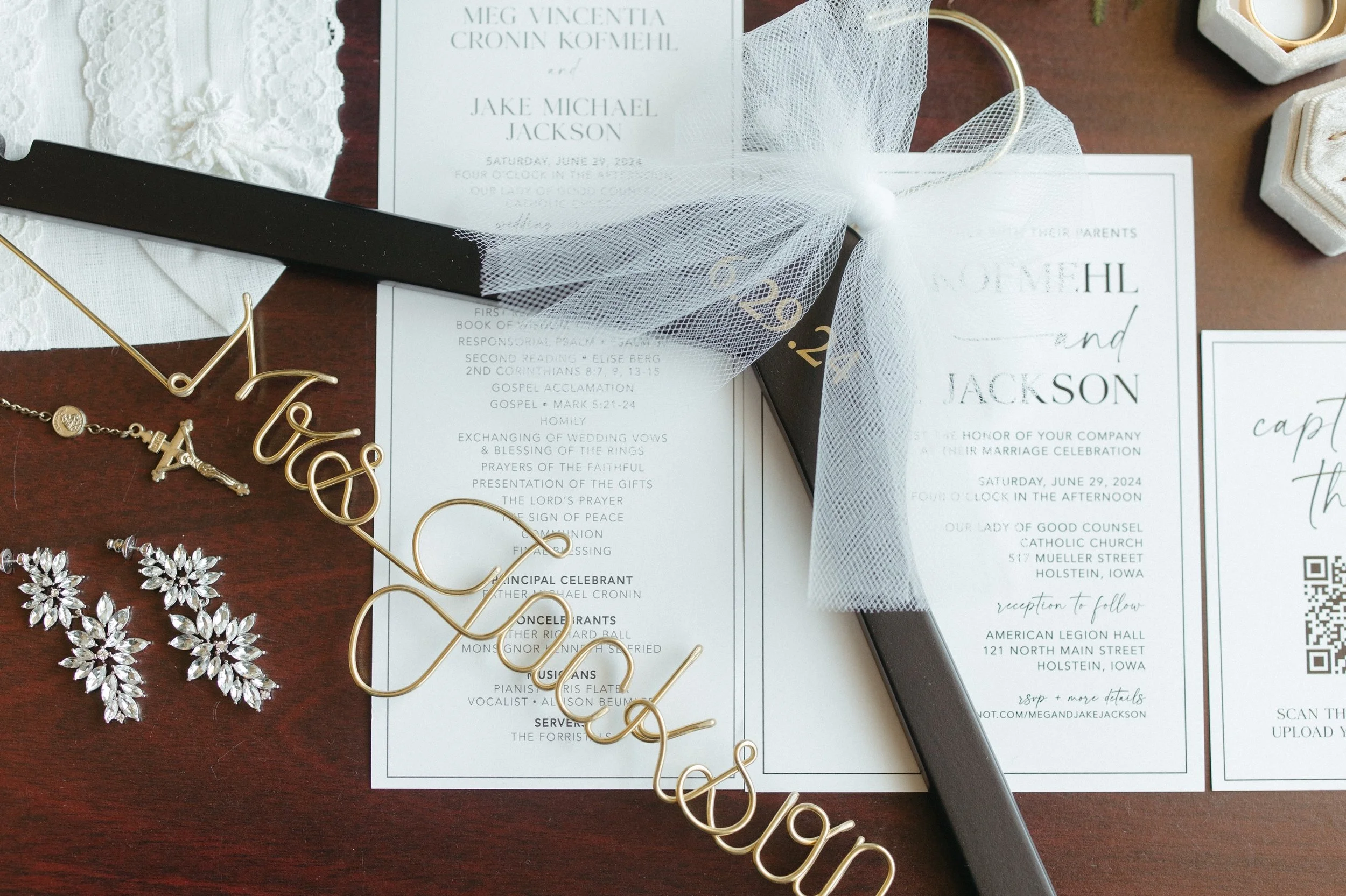 Flatlay Friday 🚎

Happy two years to Meg &amp; Jake! Proof that you can never go wrong with a wedding day trolley&mdash;and thoughtfully designed invitations from Jordan Design Co. 🤍