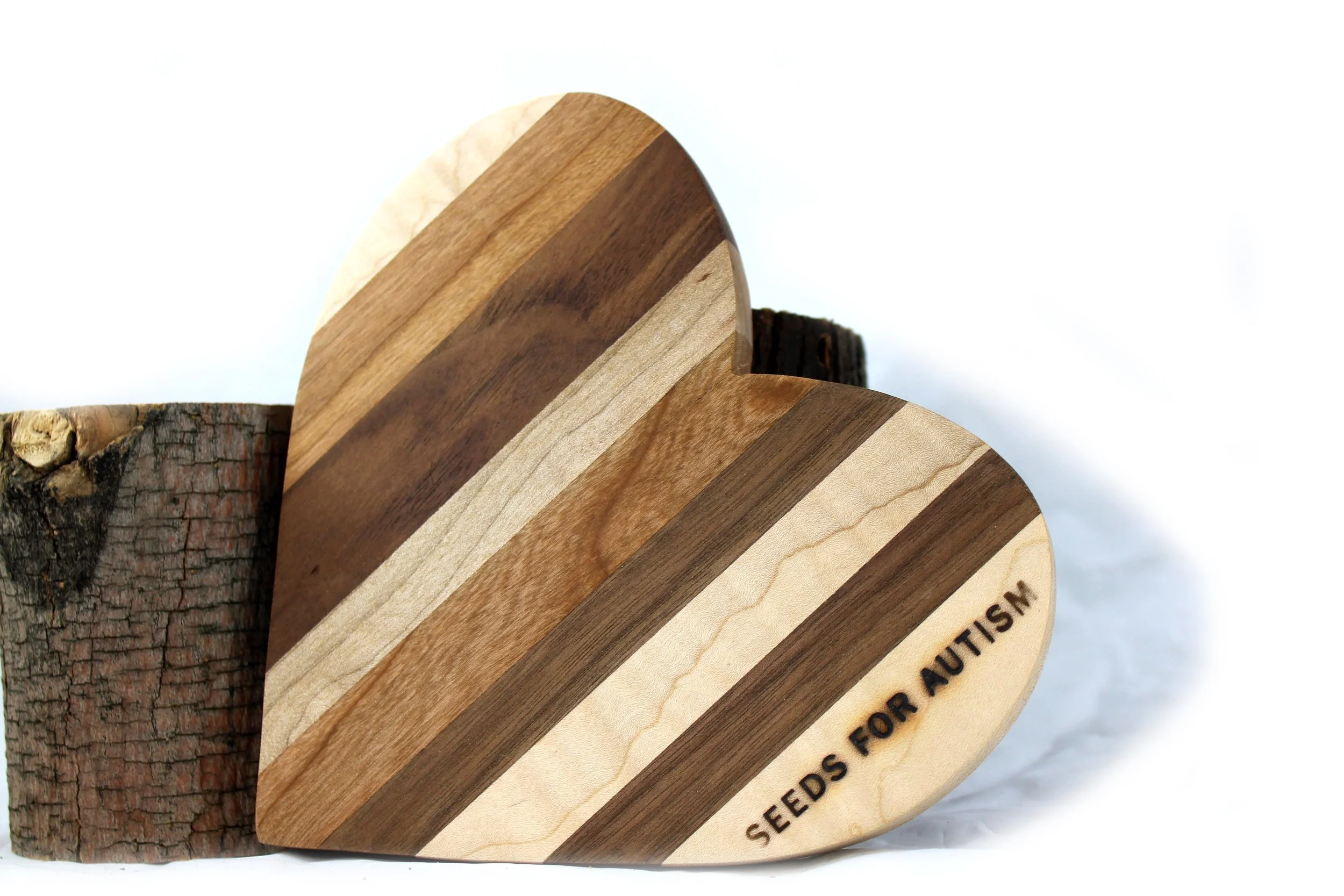w_cuttingboardheart_03.jpg