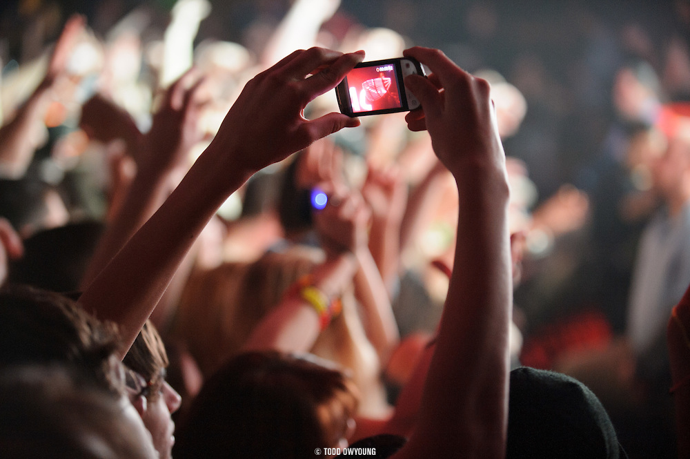 concert-on-phone.jpg