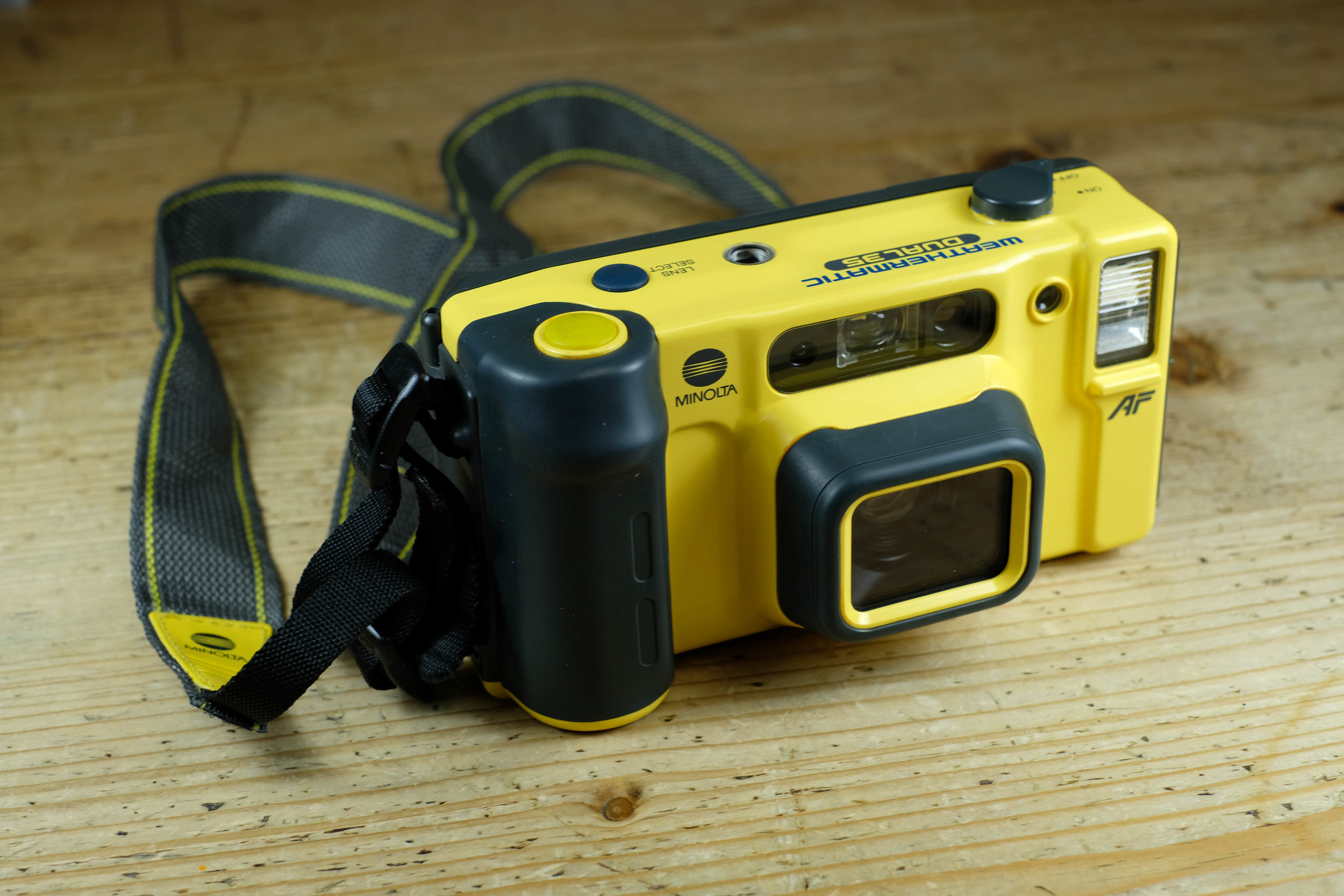 Minolta Weathermatic Dual 35 — Broken Camera . Club