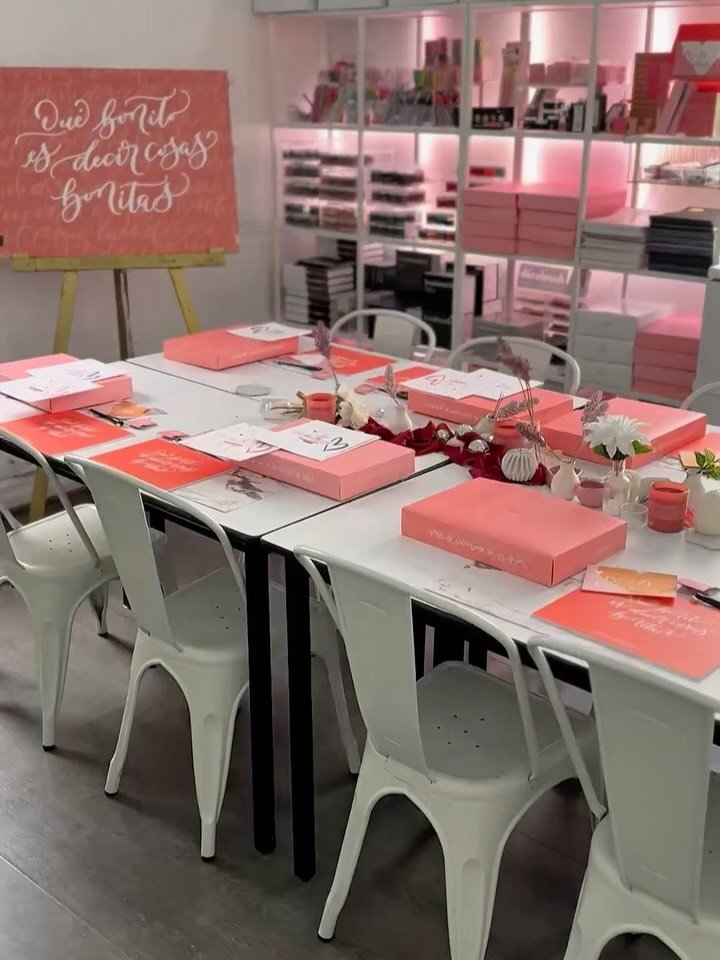 Hey, t&uacute;, Miren, la del taller bonito, me est&aacute;s diciendo que hay un lugar en el que puedo aprender, tener la mejor de las experiencias, desconectarme de todo y conectar con mi lado m&aacute;s creativo en un taller padrisimo? 
.
Si, justo