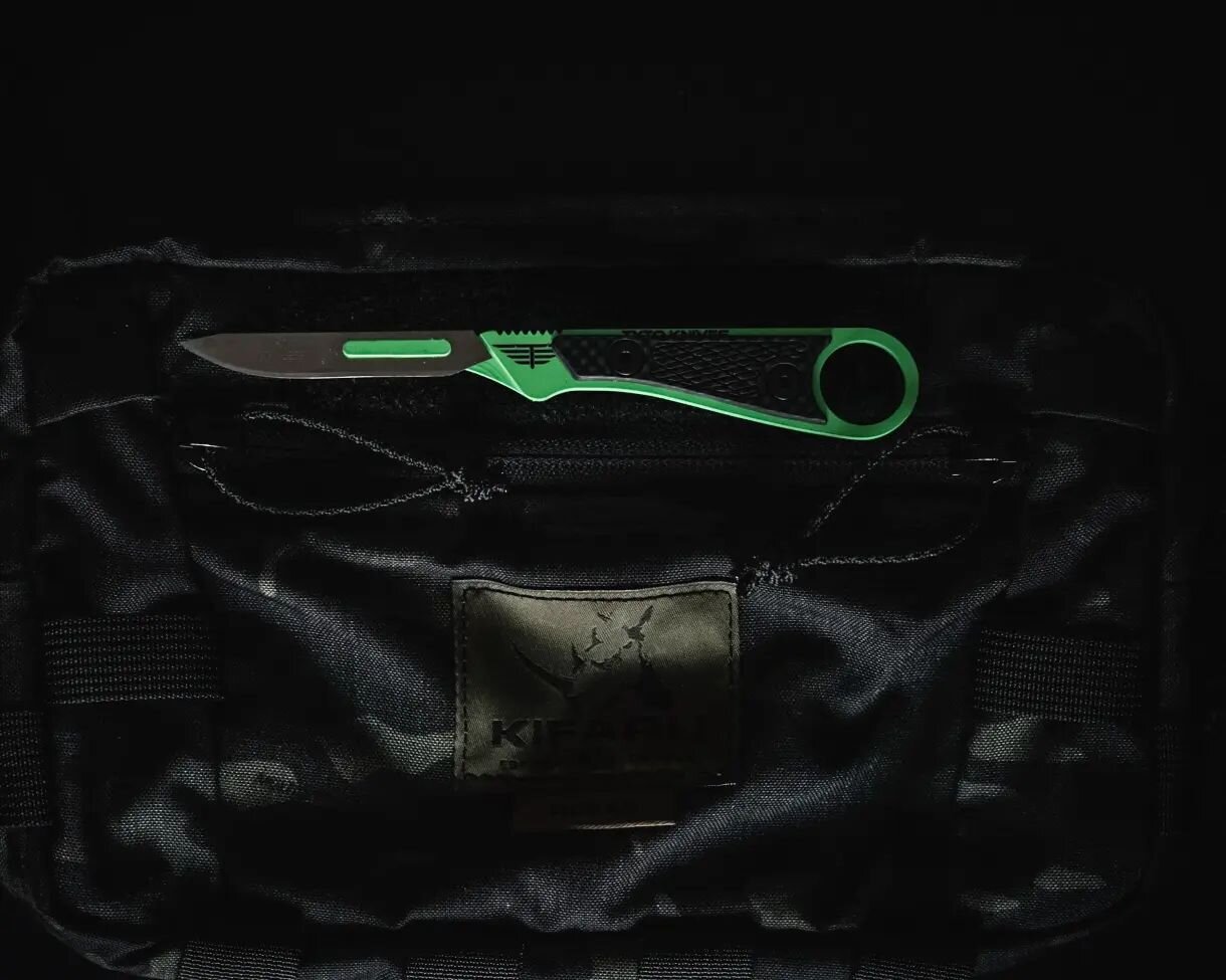 ✅️ Finisher Ti 
✅️ Parakeet Green @cerakote
✅️ Carbon Fiber Scales

Made in the USA 🇺🇸 

Ultralight. Ultra Sharp.

#tytoknives #ultralightultrasharp #ultralightultrafly #ultralighthuntinggear #huntingknife #edcknives #edcknife #outdoorgear