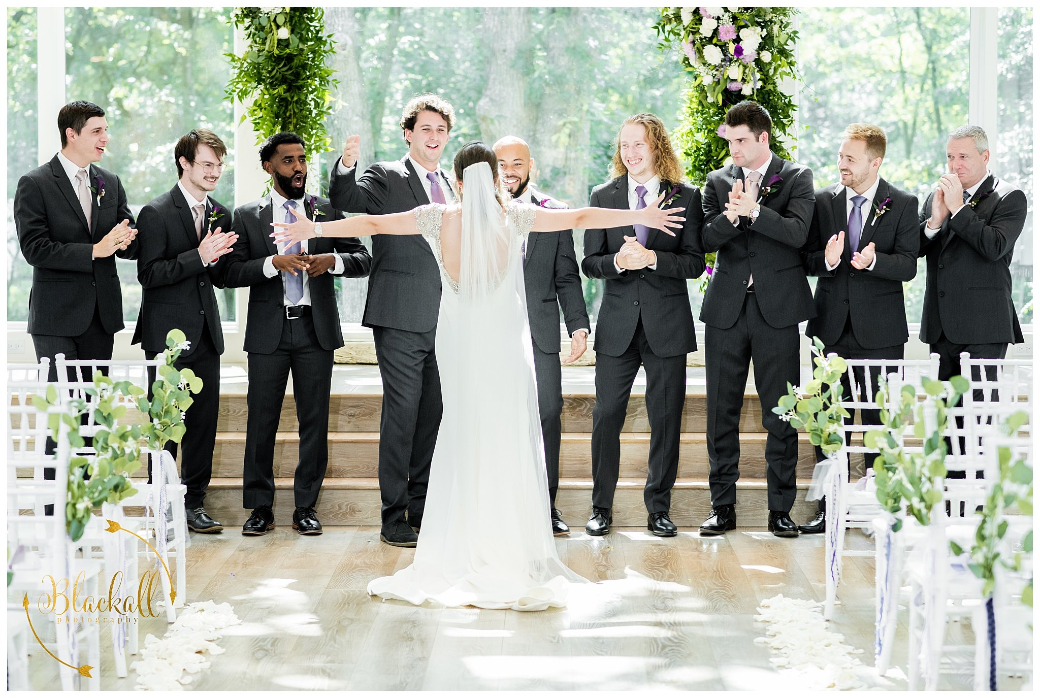 A first look with   her   groomsmen 