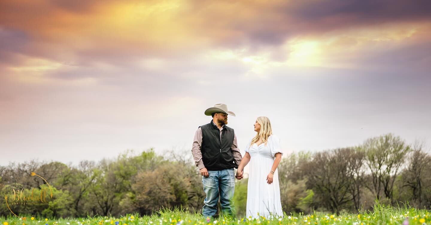 Gage &amp; Shelby are getting married! 💍 Stay tuned for their upcoming blog post, from their beautiful rainy day ranch session. Meanwhile, here&rsquo;s a sneak peek to brighten your day.&rdquo; ☀️ 
Swipe for some B&amp;W gorgeousness 🖤🤍
&zwnj;
&zw